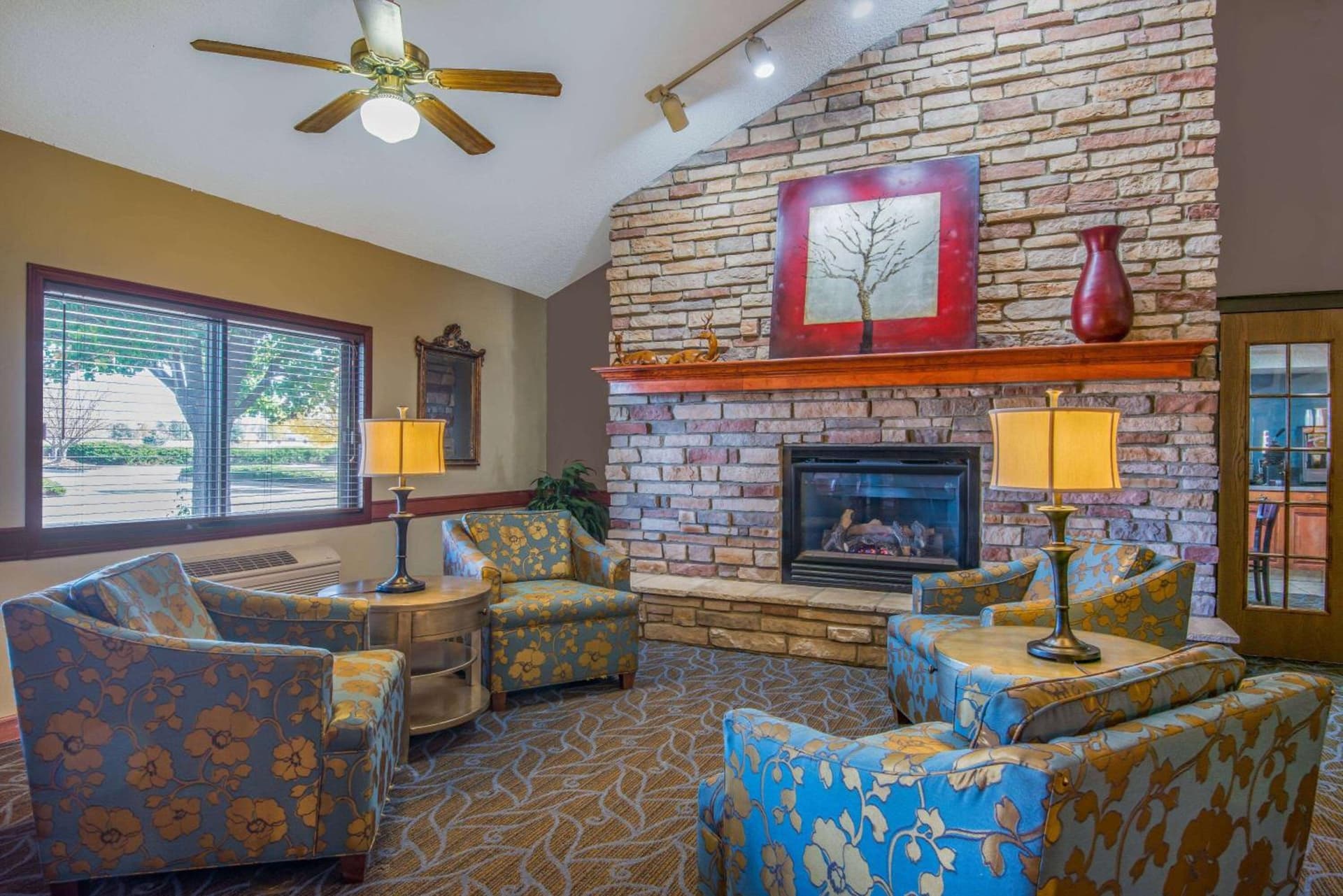 AmericInn by Wyndham Windsor Ft. Collins gallery photo in Fort Collins, CO — image 5