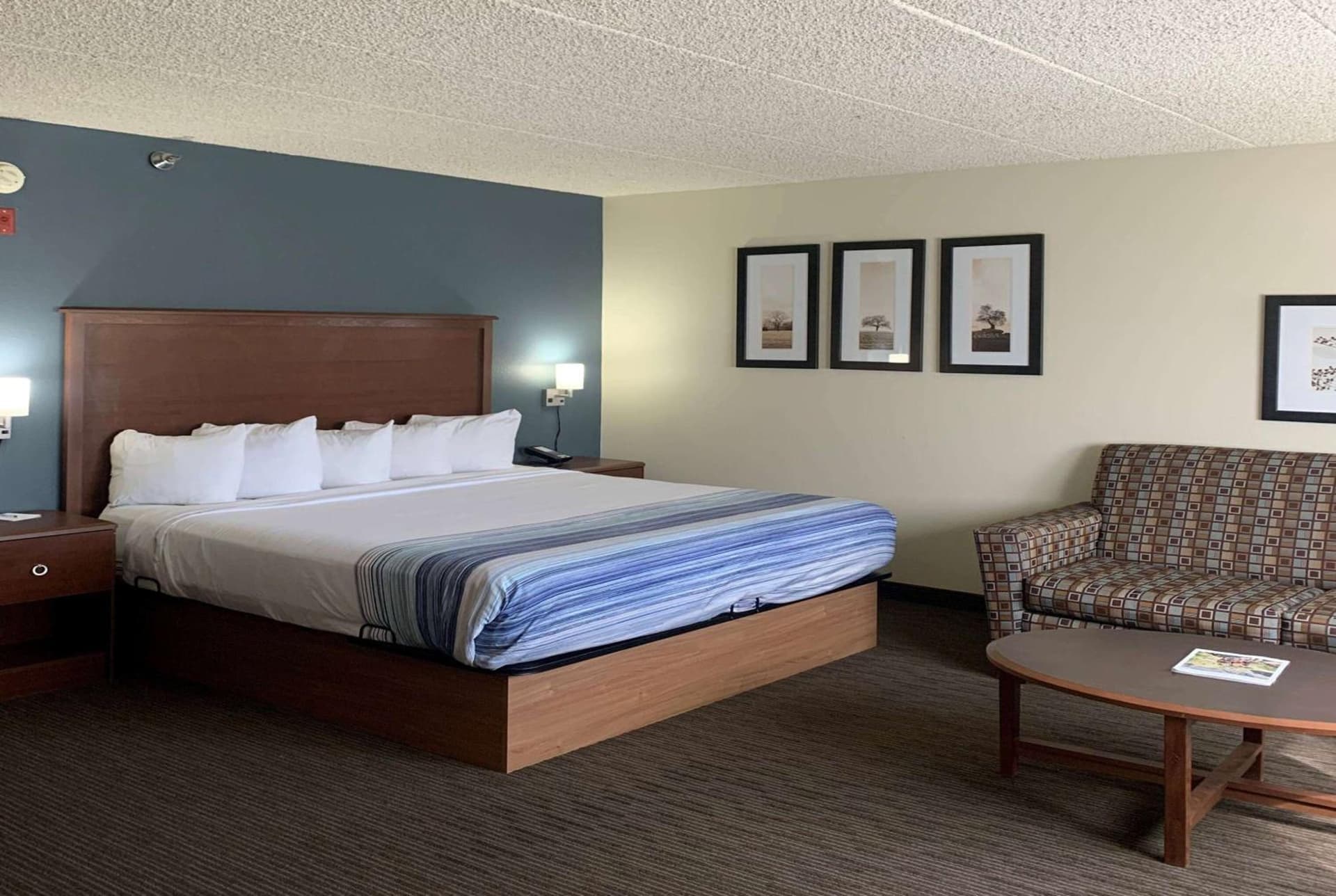 AmericInn by Wyndham Windsor Ft. Collins gallery photo in Fort Collins, CO — image 62