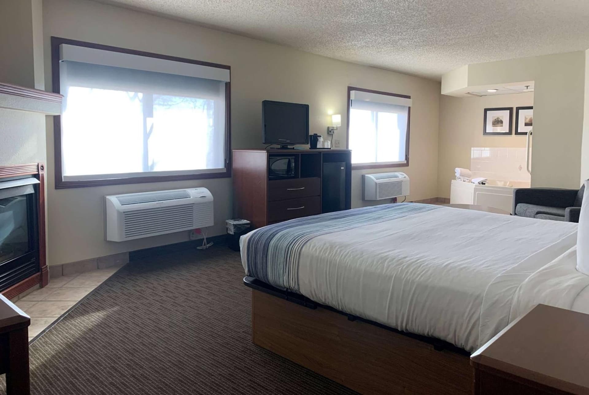 AmericInn by Wyndham Windsor Ft. Collins gallery photo in Fort Collins, CO — image 75