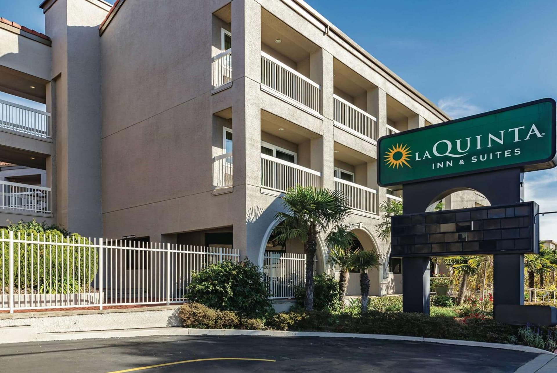 La Quinta Wyndham SFO Airport West Millbrae-Presidents Award Winner-FREE ARPRT SHTL property views in Millbrae, CA — gallery photo 3