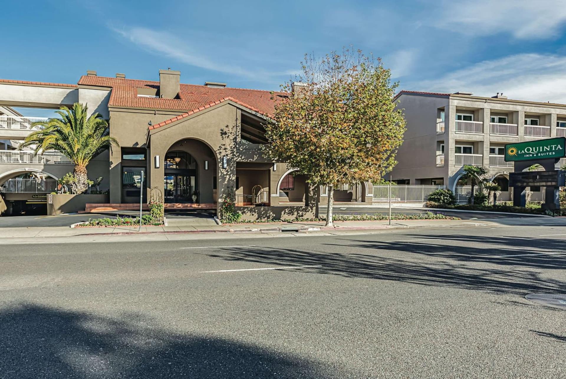 La Quinta Wyndham SFO Airport West Millbrae-Presidents Award Winner-FREE ARPRT SHTL — hotel in Millbrae, California