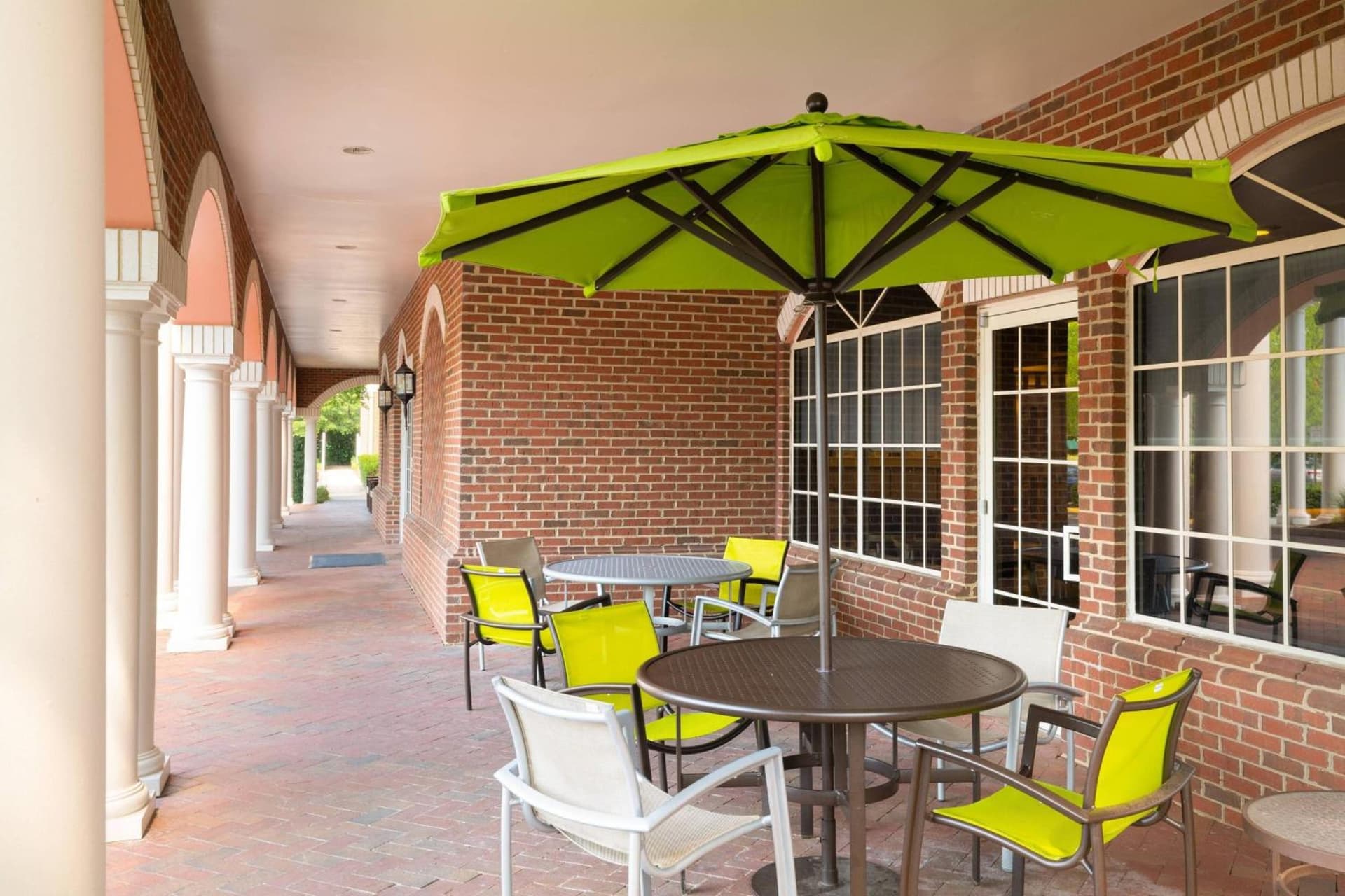 SpringHill Suites by Marriott Williamsburg interior in Williamsburg, VA — gallery photo 2