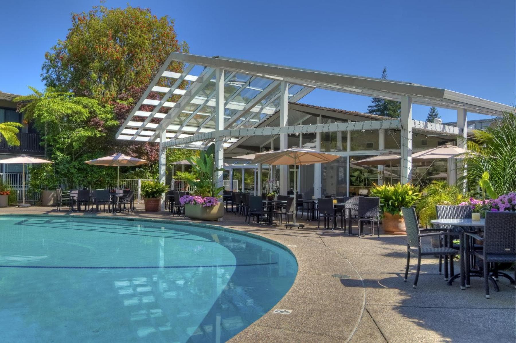 Dinah's Garden Hotel property views in Palo Alto, CA — gallery photo 3