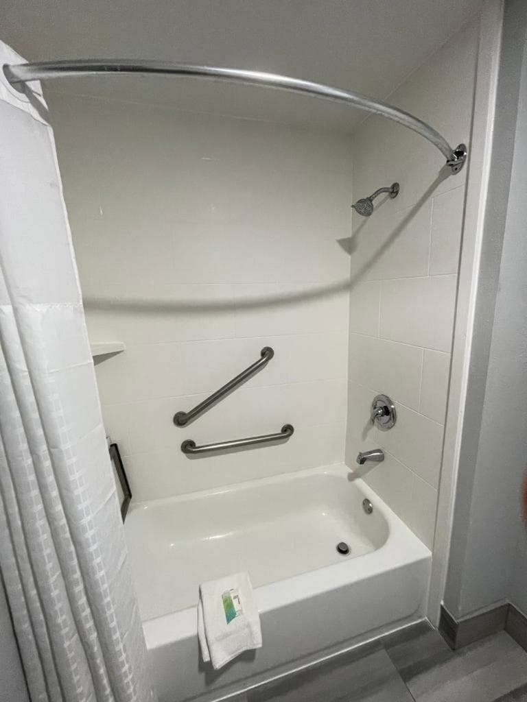 La Quinta Inn by Wyndham Indianapolis Airport Executive Dr gallery photo in Indianapolis, IN — image 40