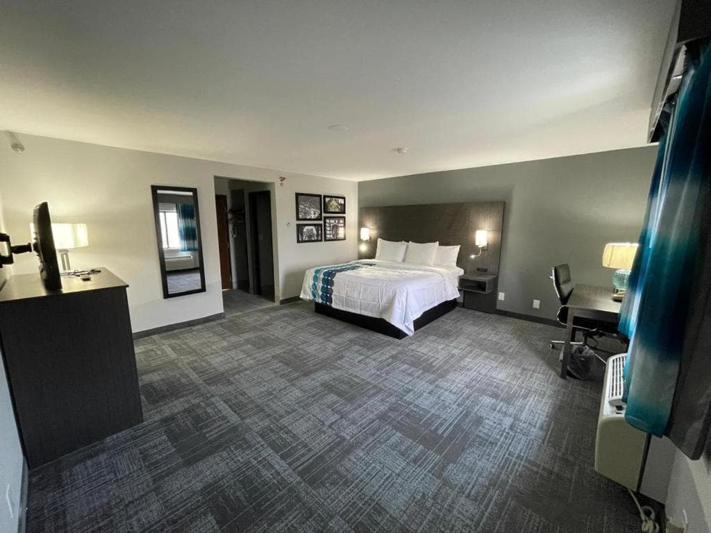 La Quinta Inn by Wyndham Indianapolis Airport Executive Dr gallery photo in Indianapolis, IN — image 32