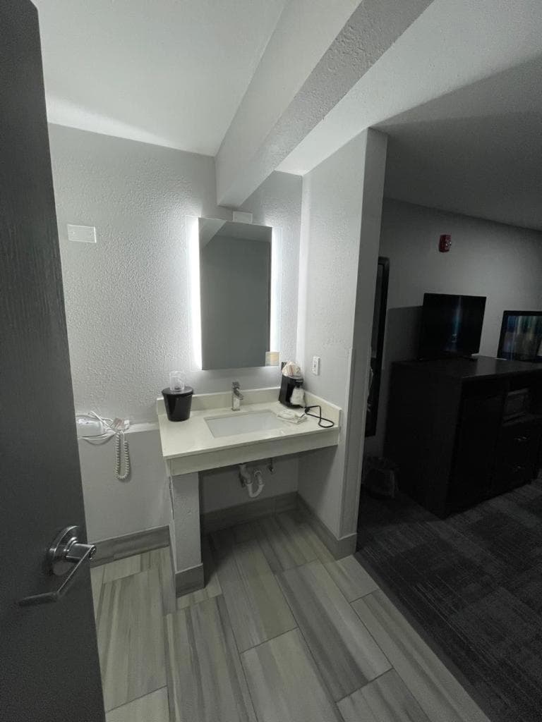 La Quinta Inn by Wyndham Indianapolis Airport Executive Dr gallery photo in Indianapolis, IN — image 13