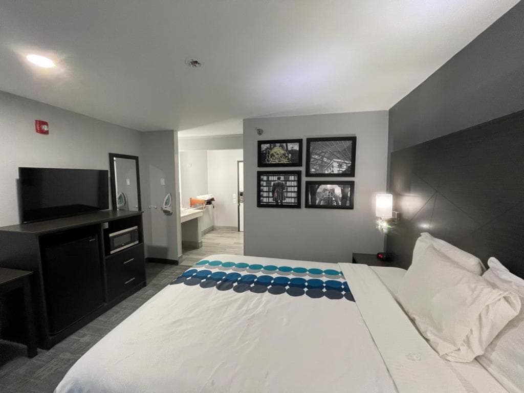 La Quinta Inn by Wyndham Indianapolis Airport Executive Dr gallery photo in Indianapolis, IN — image 34