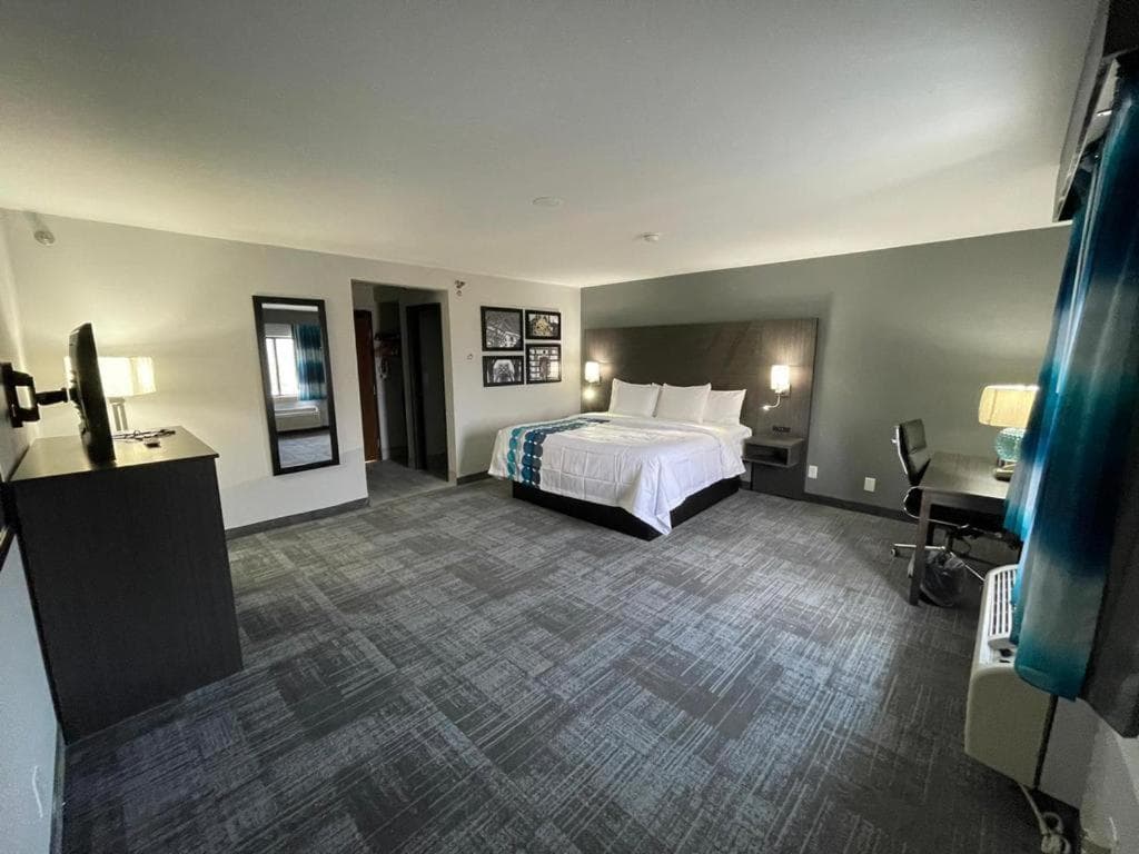 La Quinta Inn by Wyndham Indianapolis Airport Executive Dr gallery photo in Indianapolis, IN — image 23
