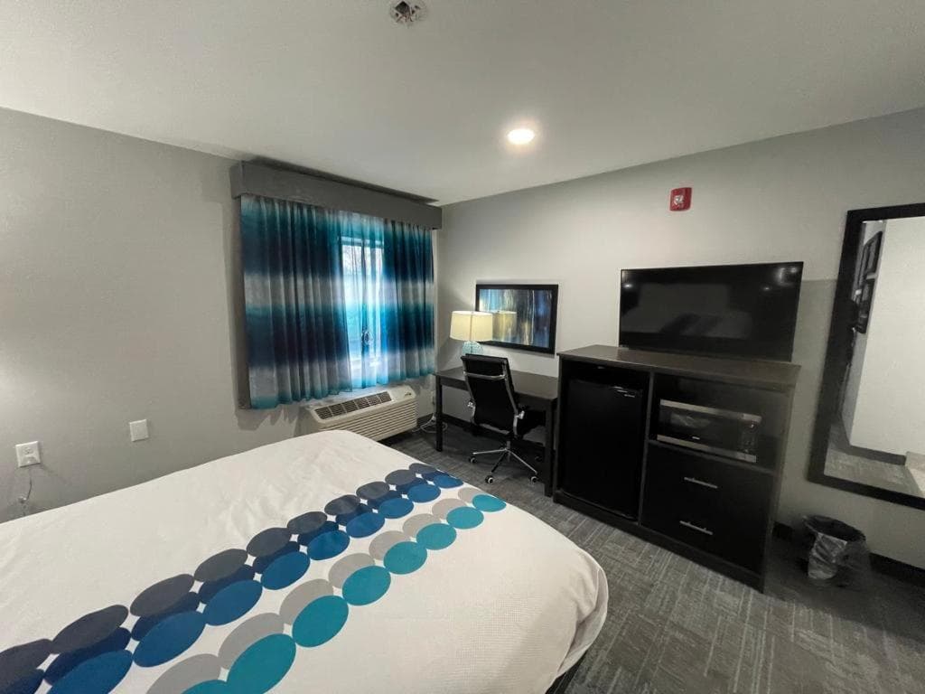 La Quinta Inn by Wyndham Indianapolis Airport Executive Dr gallery photo in Indianapolis, IN — image 30