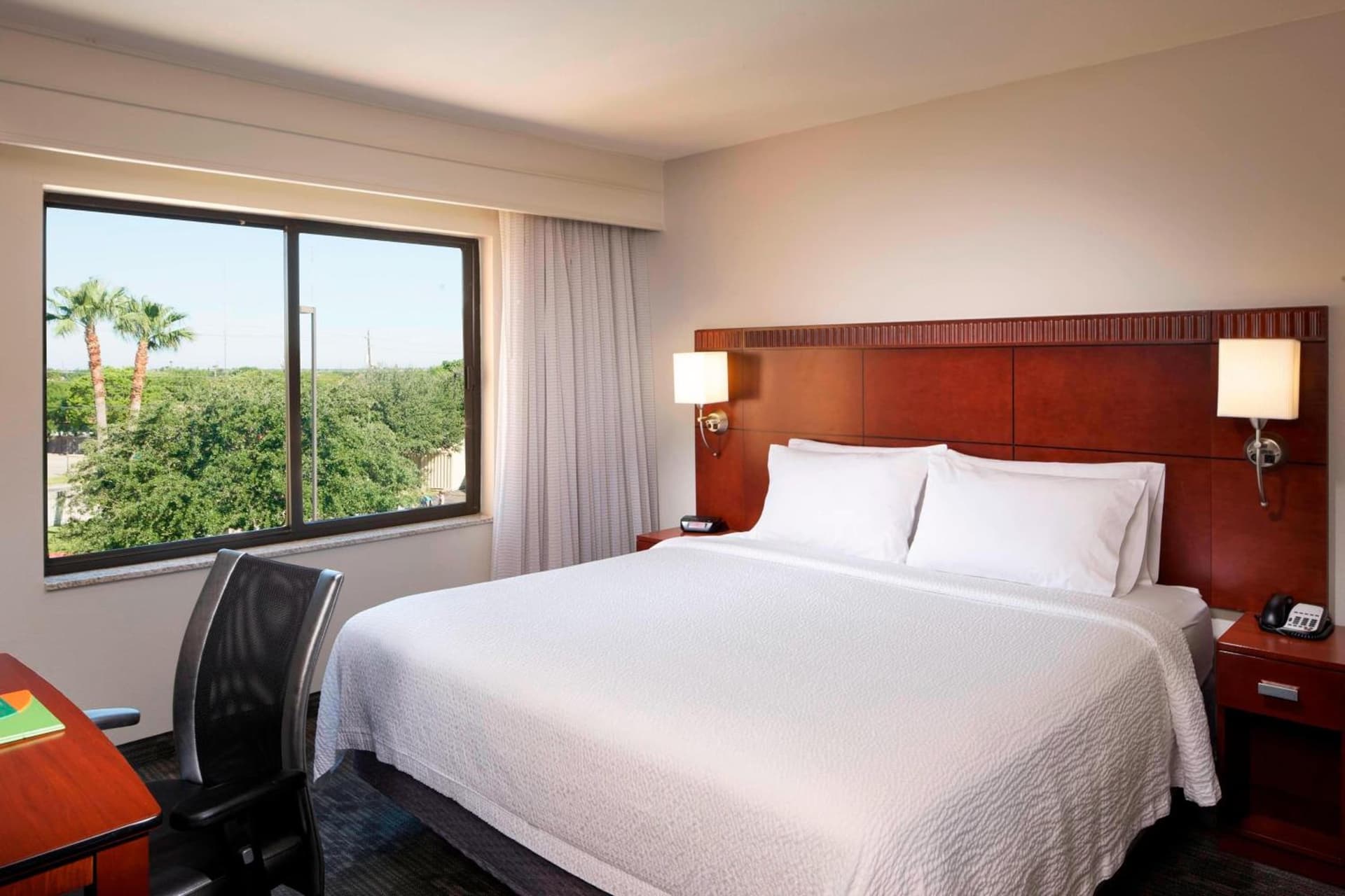 Courtyard by Marriott Brownsville gallery photo in Brownsville, TX — image 16