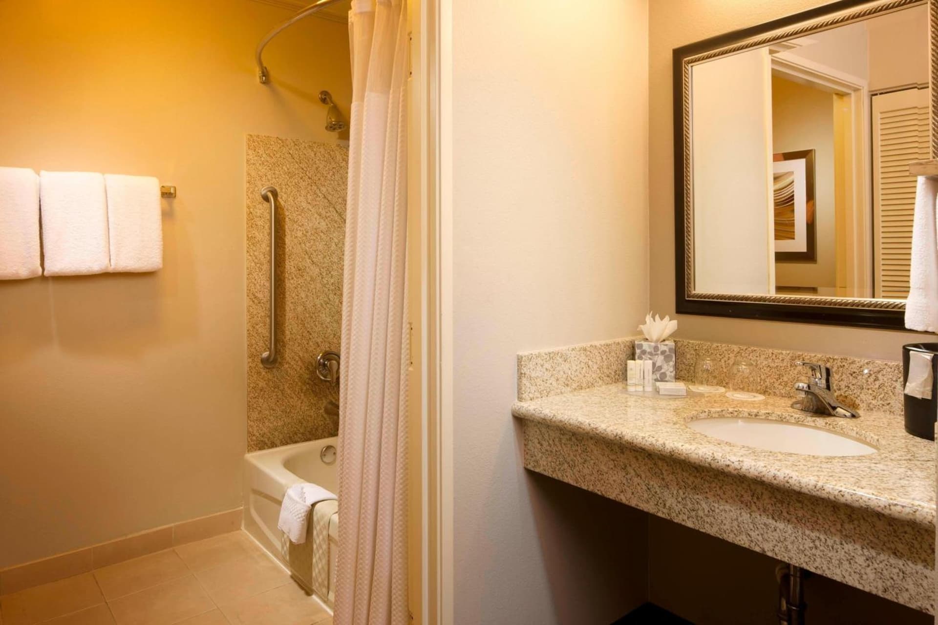 Courtyard by Marriott Brownsville gallery photo in Brownsville, TX — image 6