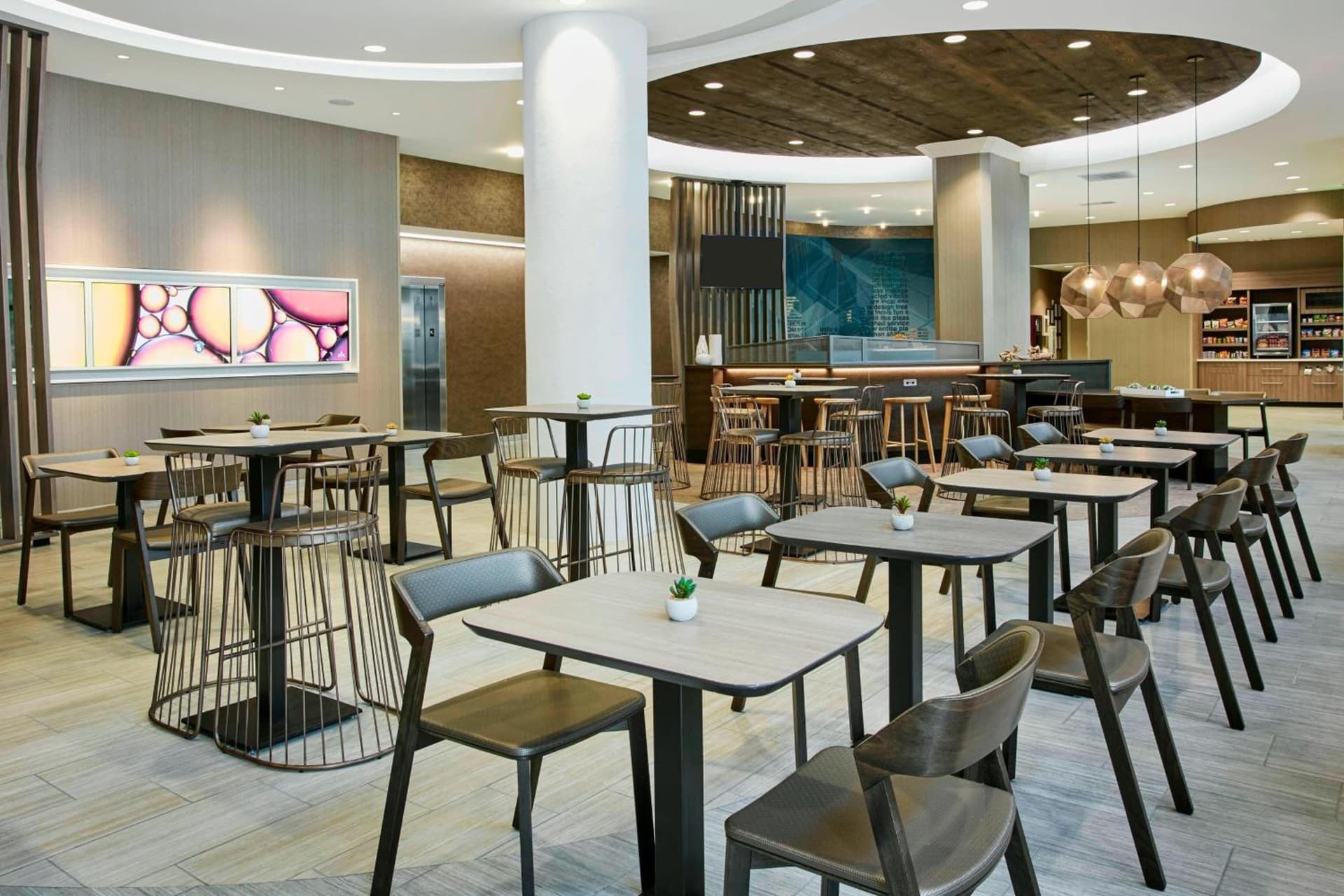 SpringHill Suites by Marriott Milwaukee Downtown gallery photo in Milwaukee, WI — image 4