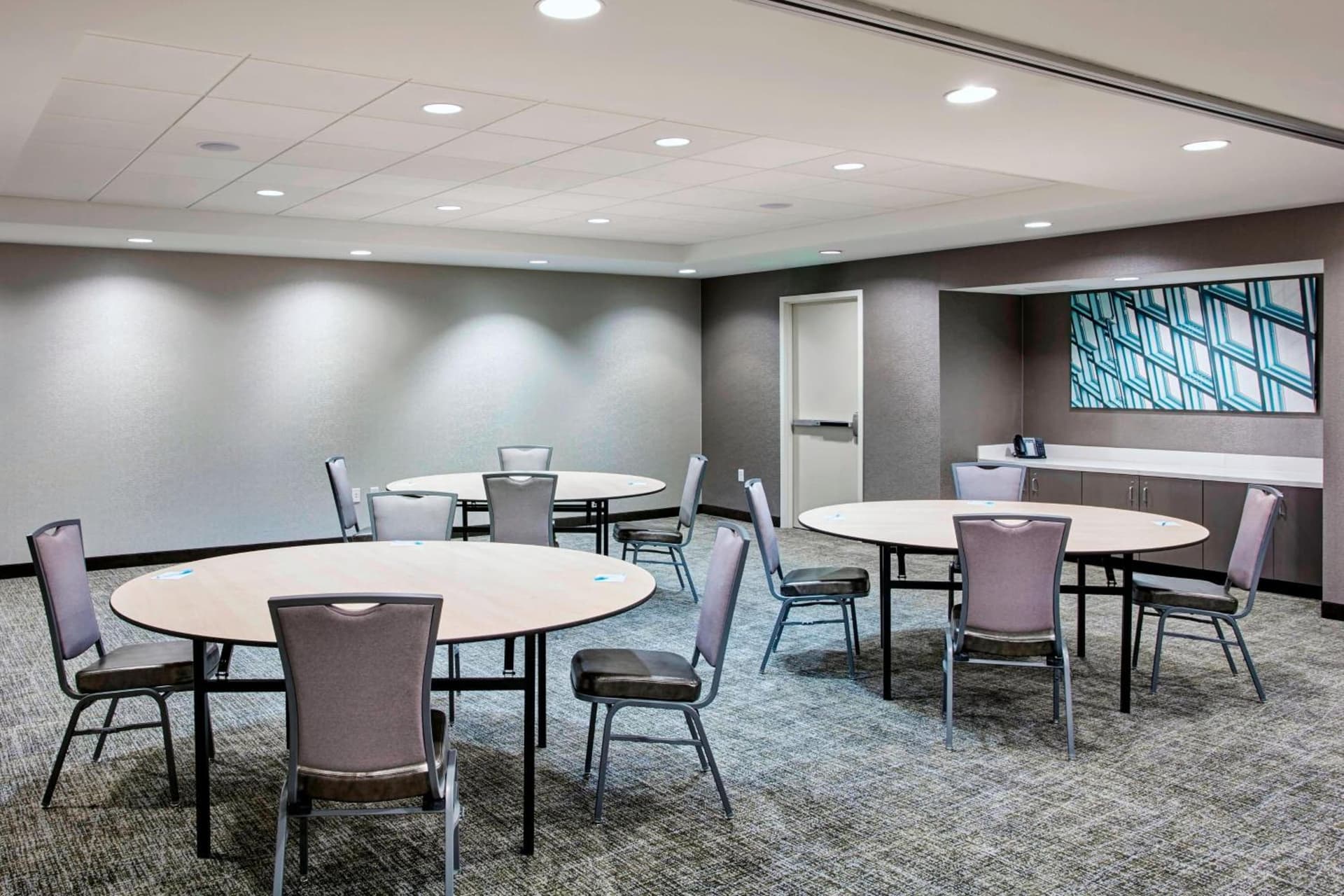 SpringHill Suites by Marriott Milwaukee Downtown interior in Milwaukee, WI — gallery photo 2