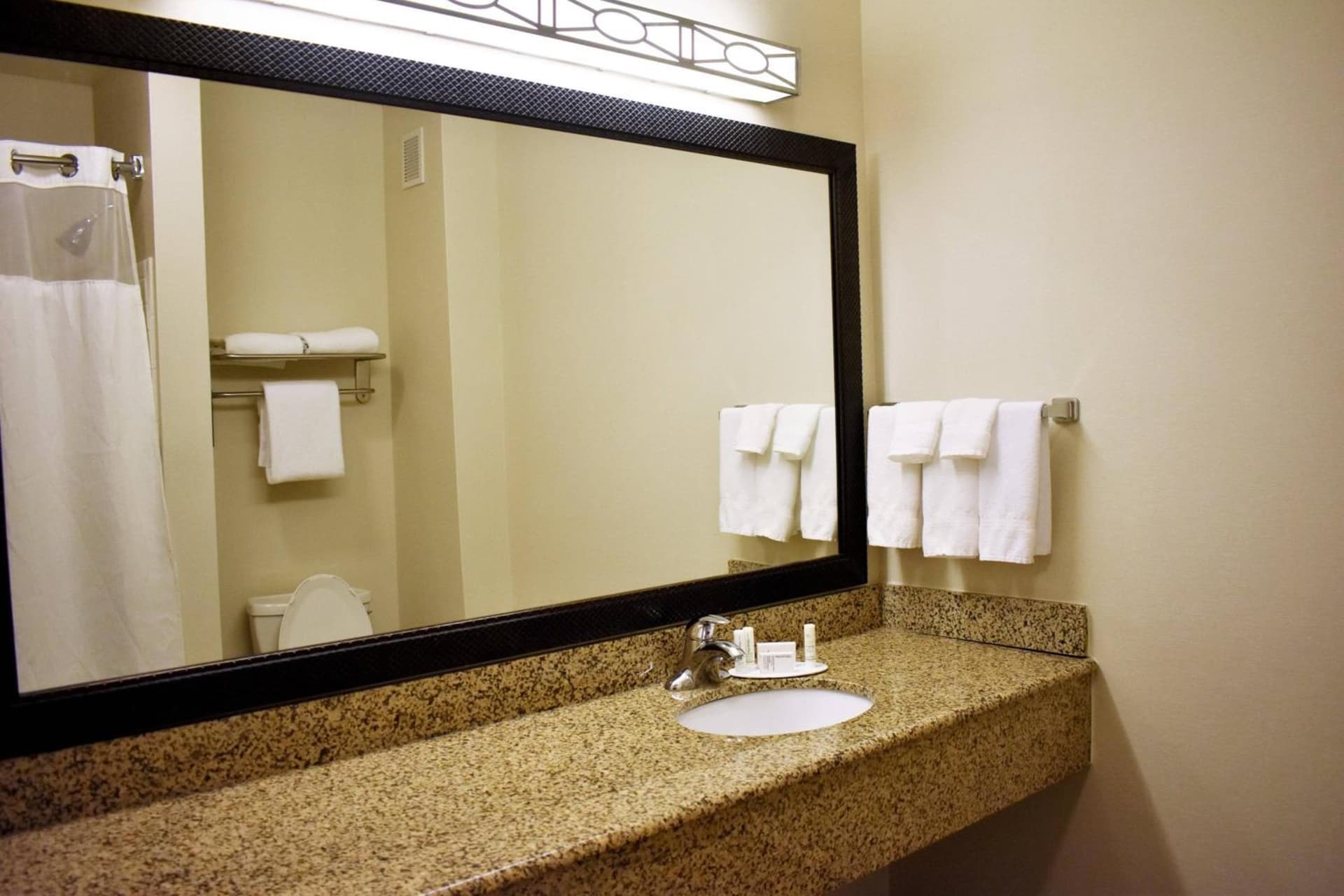 Fairfield Inn and Suites by Marriott Strasburg Shenandoah Valley gallery photo in Strasburg, VA — image 9