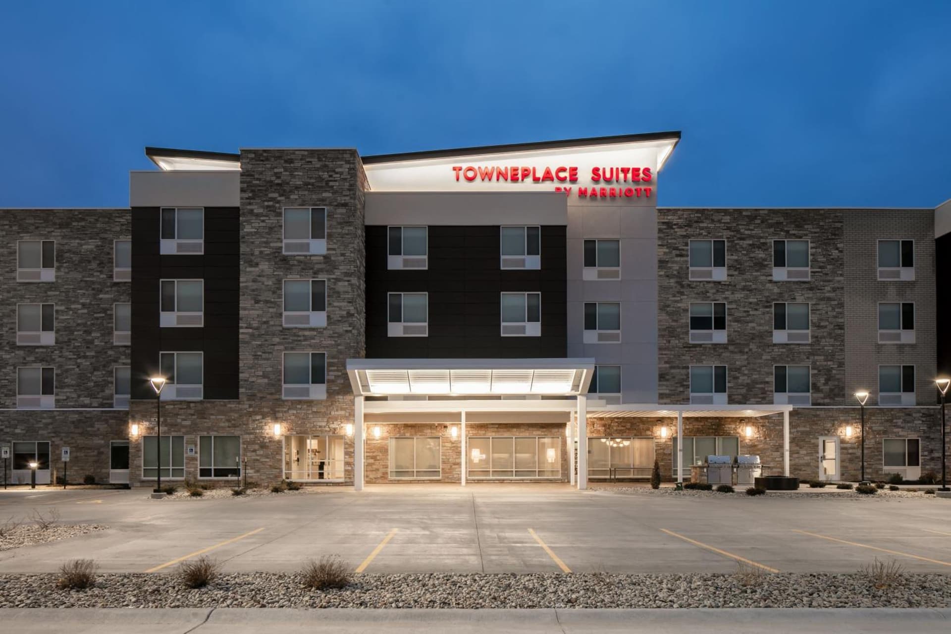 TownePlace Suites by Marriott Oshkosh interior in Oshkosh, WI — gallery photo 2