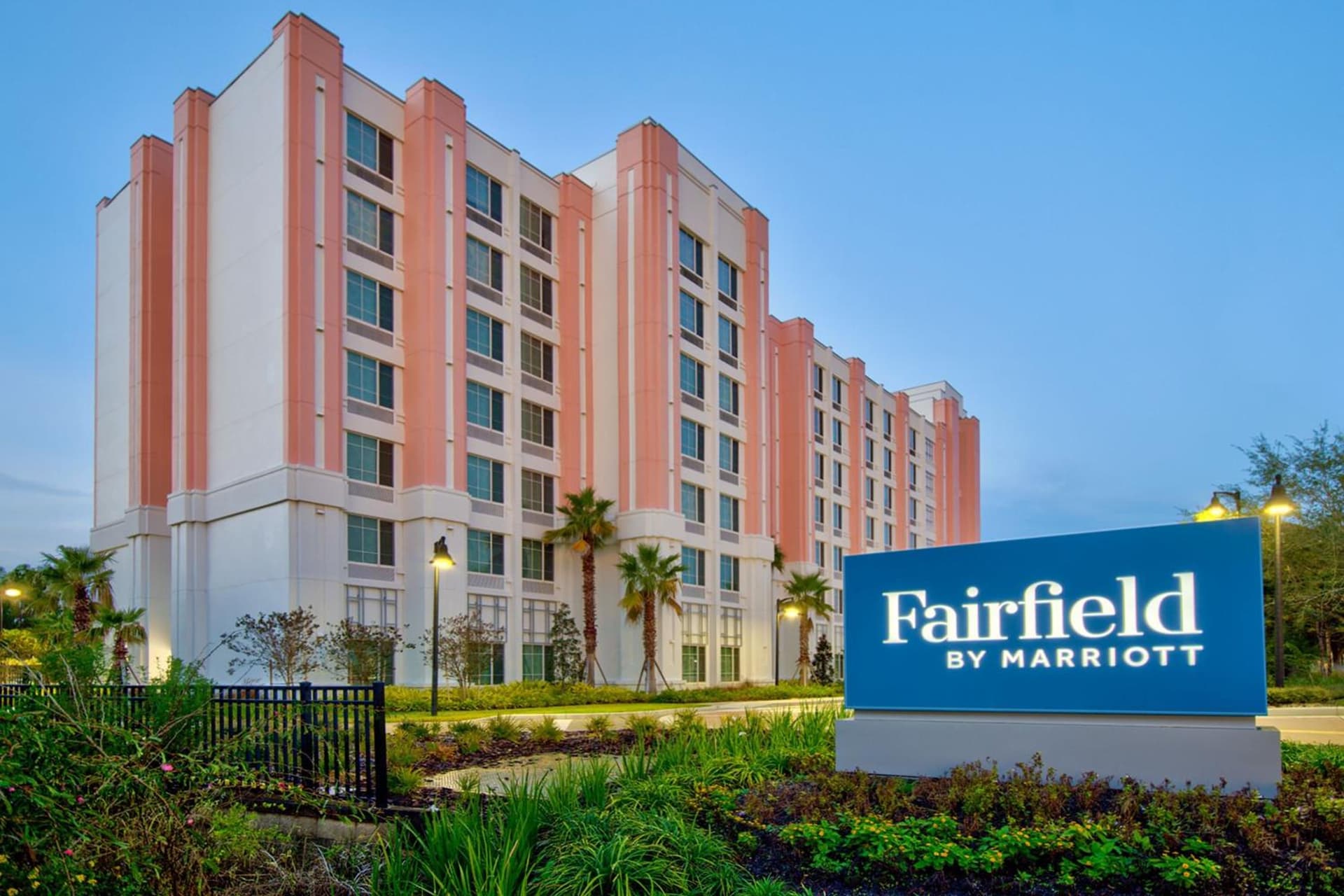 Fairfield by Marriott Inn & Suites Orlando at FLAMINGO CROSSINGS® Town Center interior in Orlando, FL — gallery photo 2