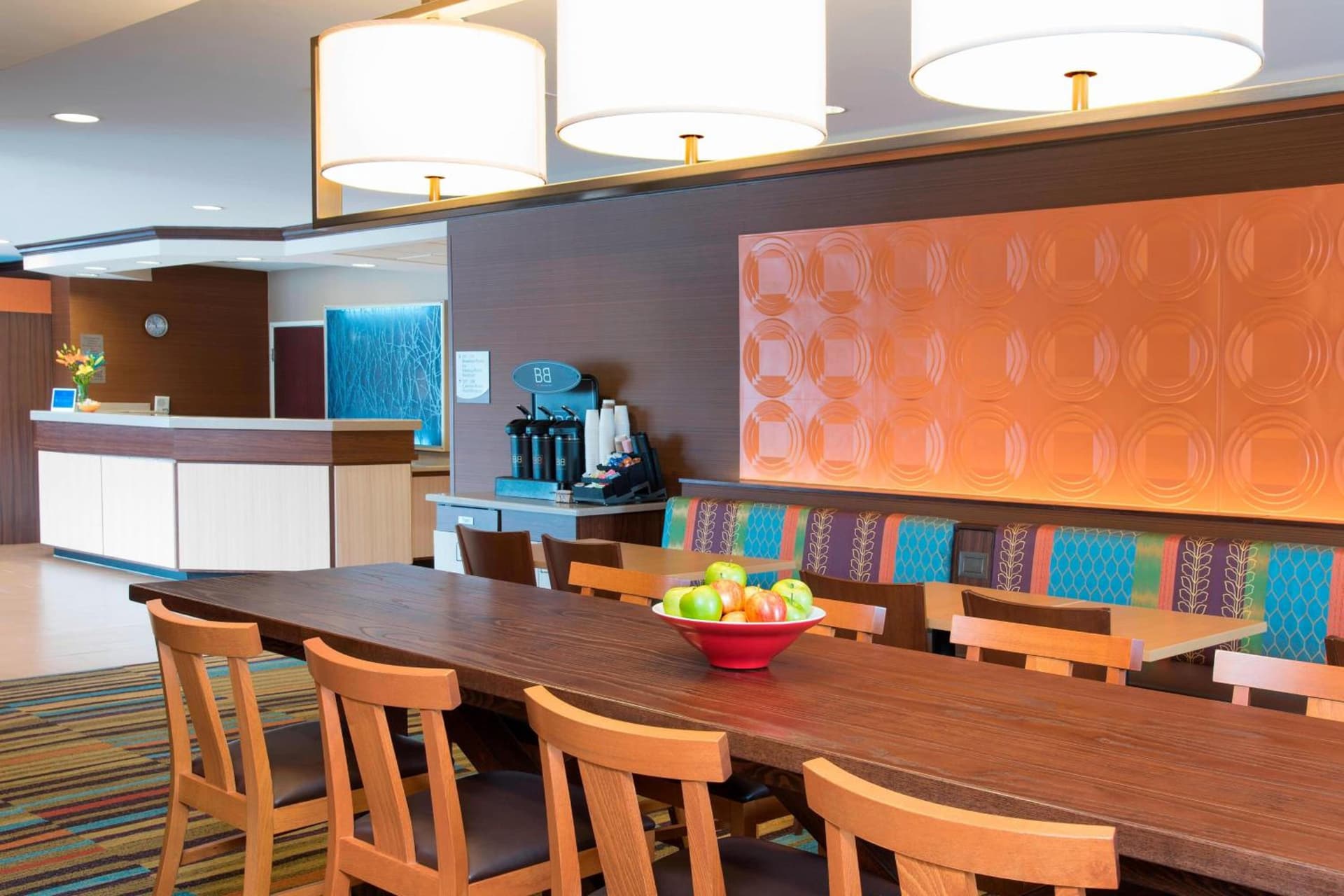 Fairfield Inn and Suites by Marriott Chicago St. Charles interior in Saint Charles, IL — gallery photo 2