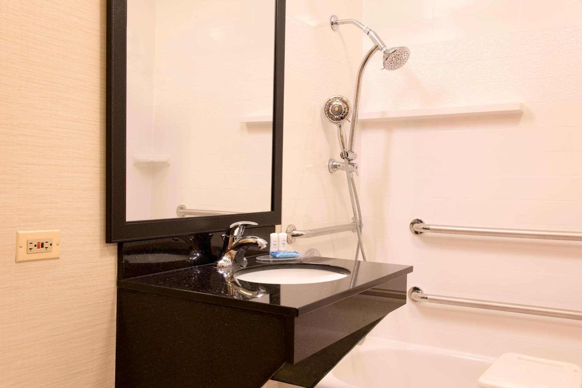 Fairfield Inn and Suites by Marriott Chicago St. Charles gallery photo in Saint Charles, IL — image 23