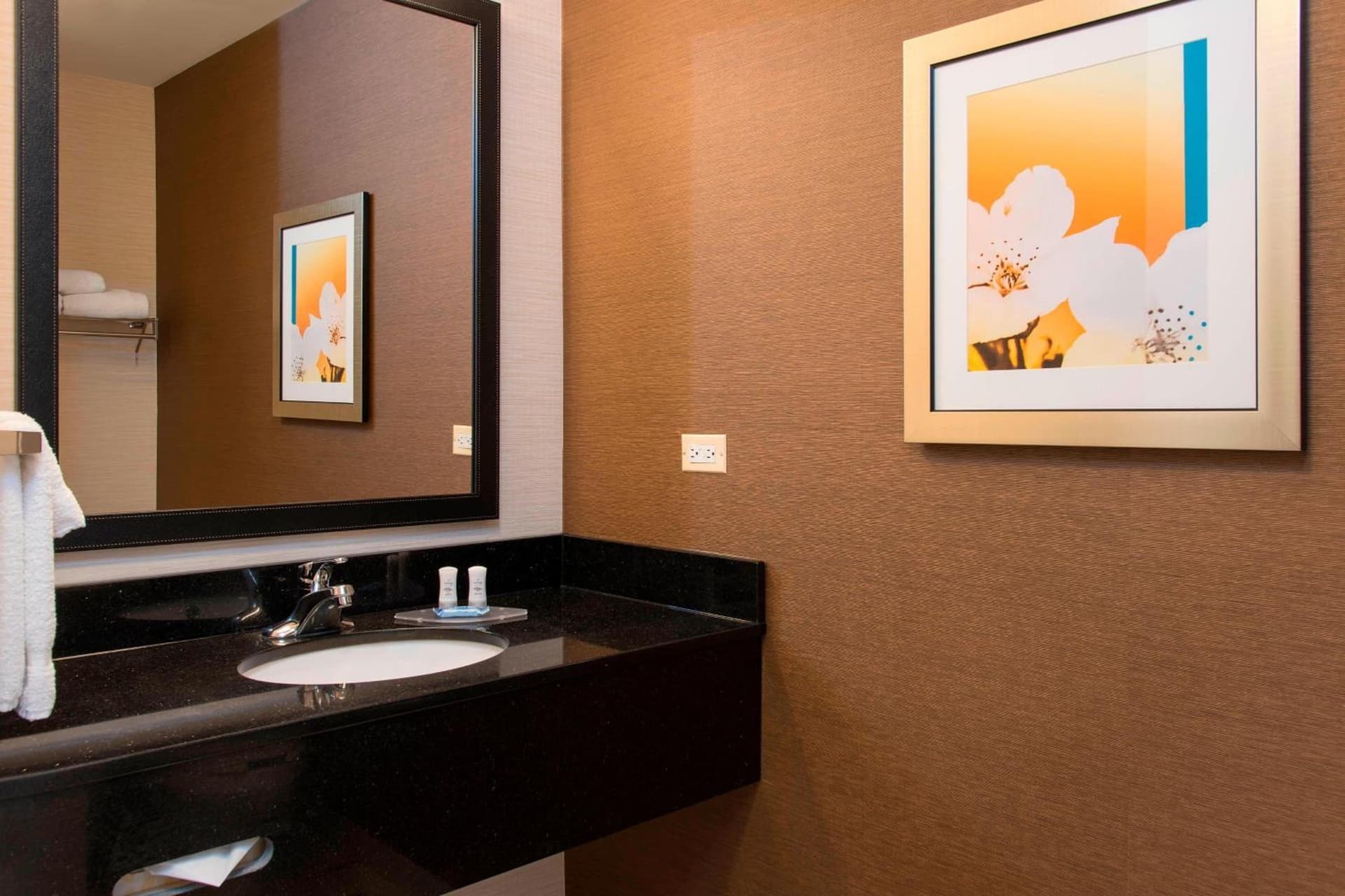 Fairfield Inn and Suites by Marriott Chicago St. Charles gallery photo in Saint Charles, IL — image 11