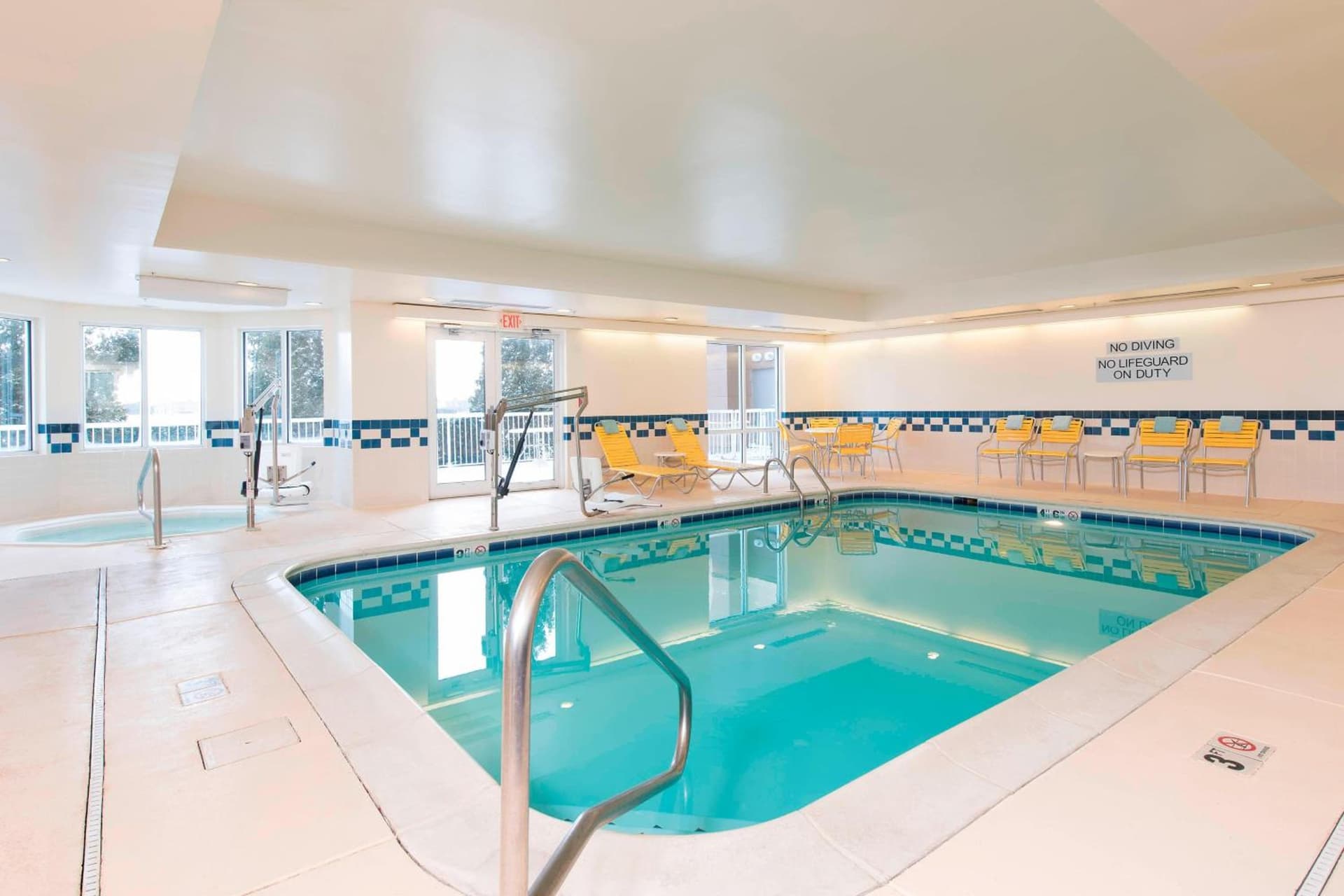 Fairfield Inn and Suites by Marriott Chicago St. Charles gallery photo in Saint Charles, IL — image 7