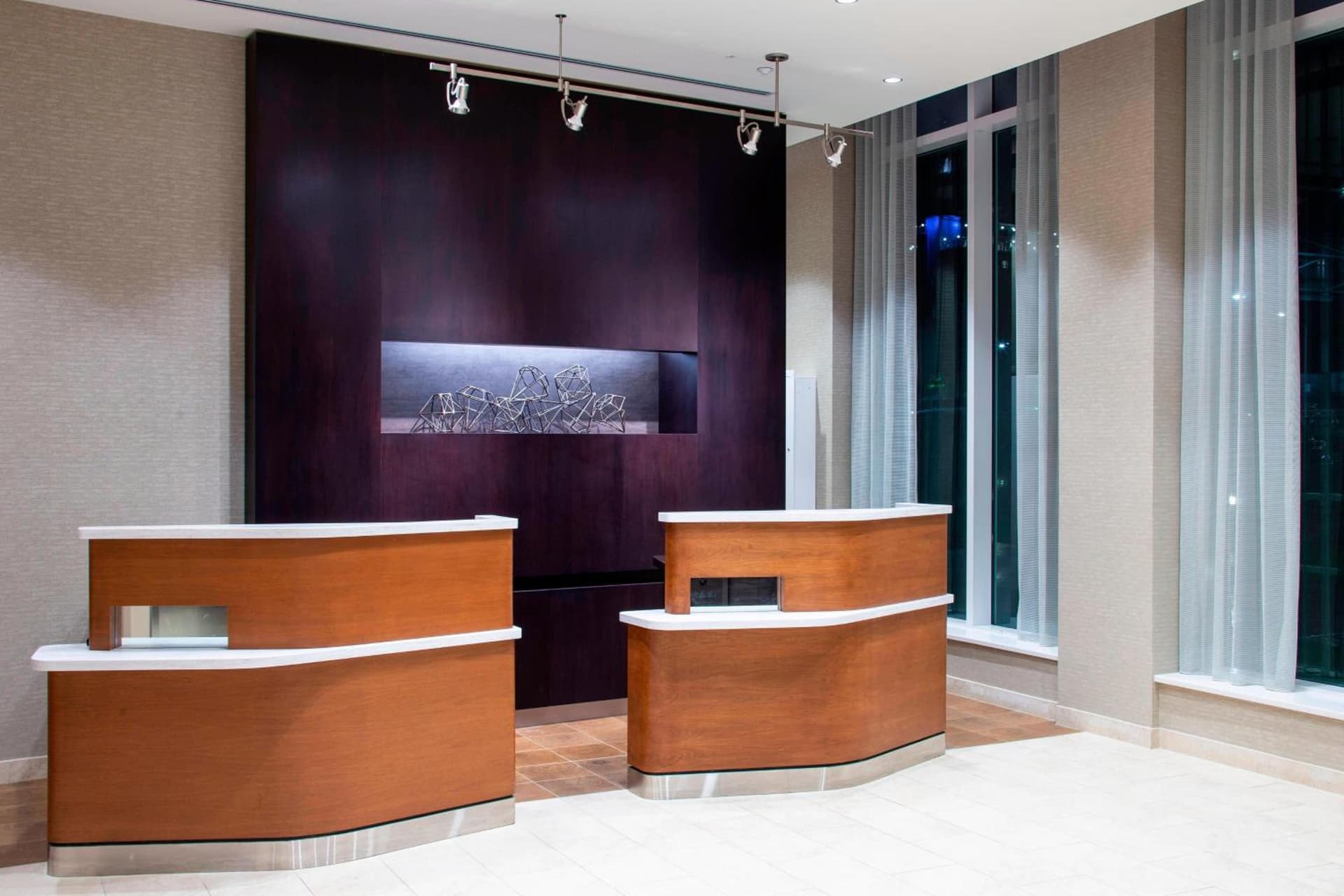 Courtyard by Marriott New York Queens/Fresh Meadows interior in Queens, NY — gallery photo 2