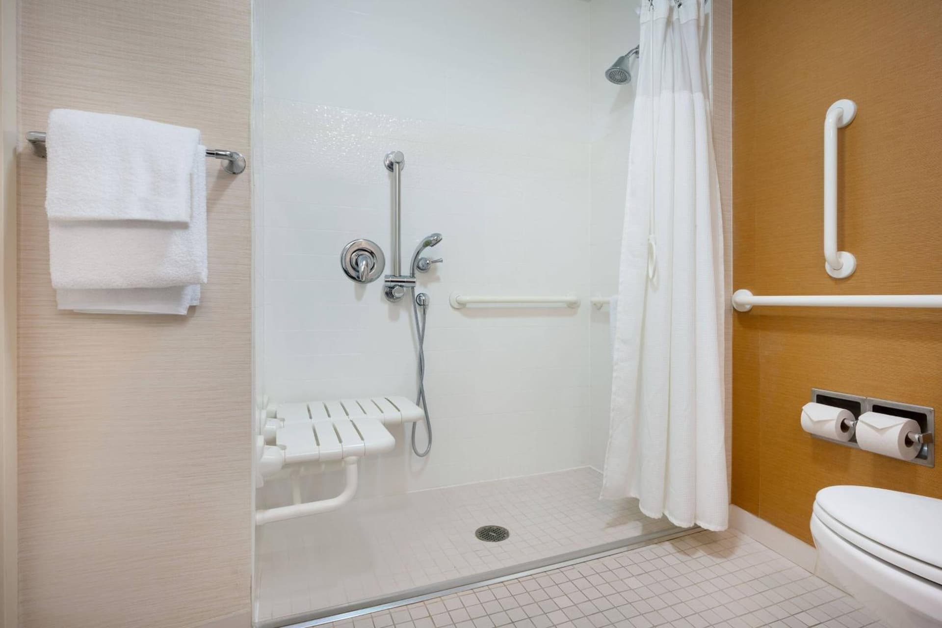 Fairfield Inn & Suites Chicago Midway Airport gallery photo in Bedford Park, IL — image 13