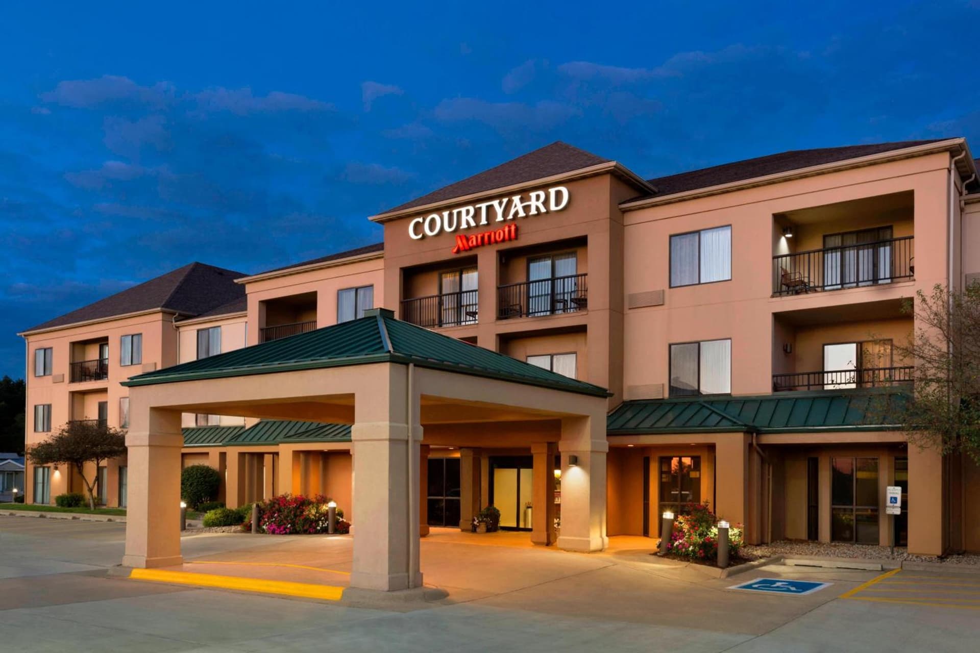Courtyard by Marriott Bloomington Normal interior in Bloomington, IL — gallery photo 2
