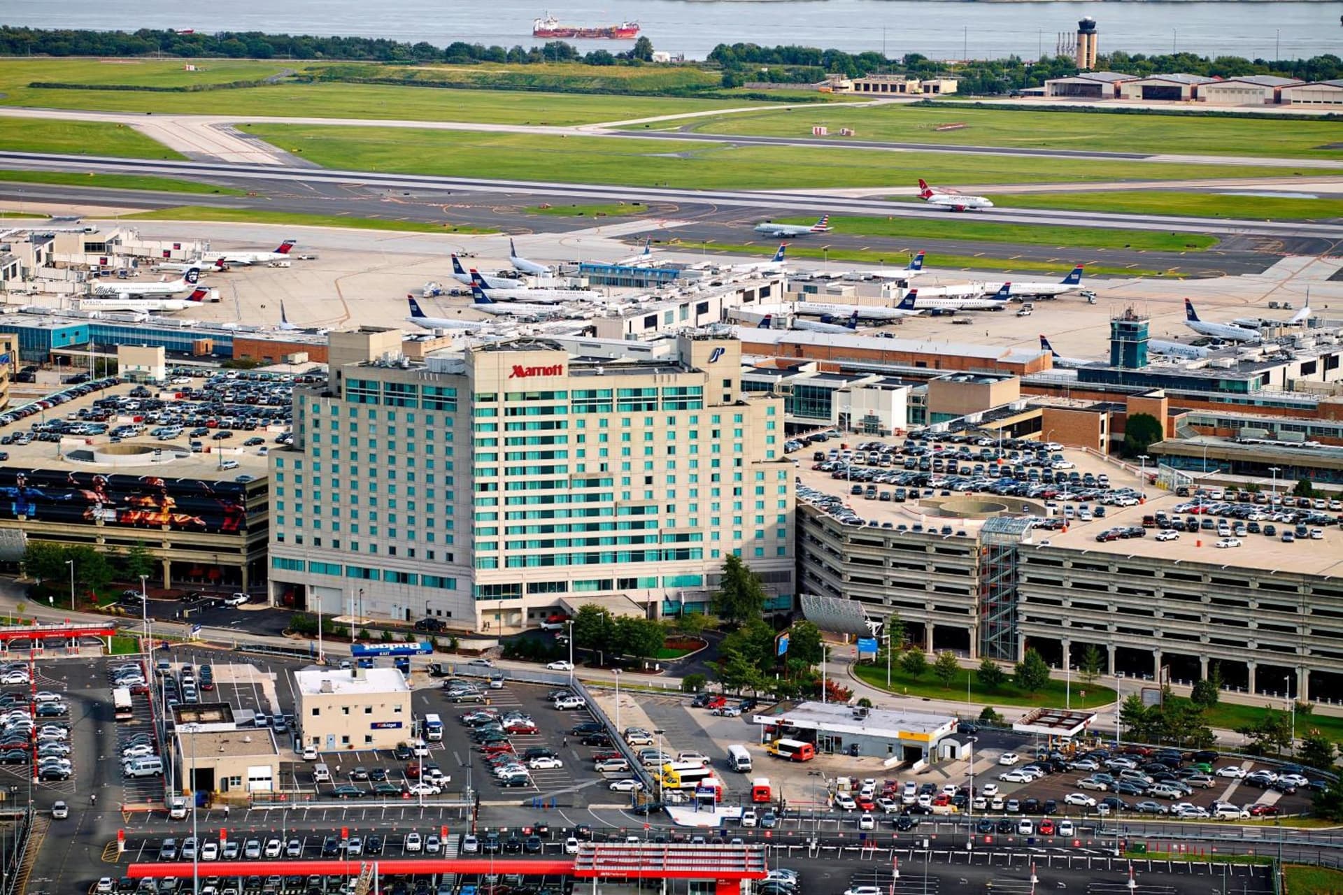 Philadelphia Airport Marriott interior in Philadelphia, PA — gallery photo 2
