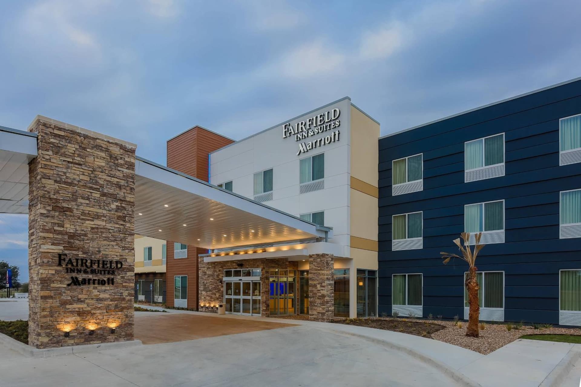 Fairfield Inn & Suites by Marriott Cuero interior in Cuero, TX — gallery photo 2