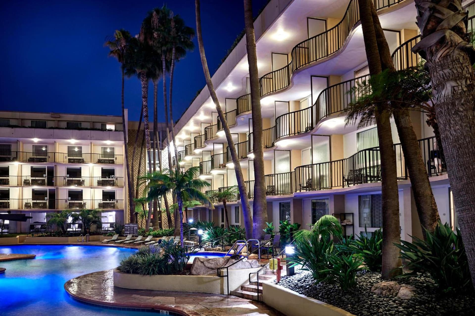 Los Angeles Airport Marriott interior in Los Angeles, CA — gallery photo 2