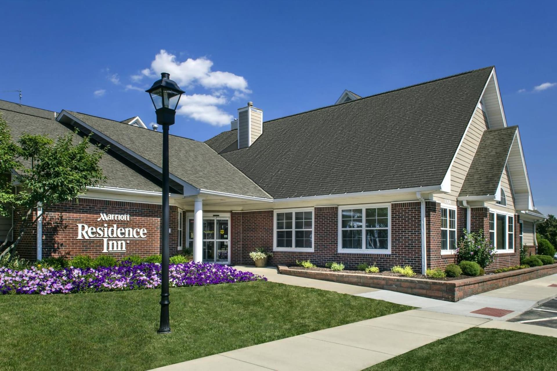 Residence Inn Pittsburgh Cranberry Township interior in Cranberry Township — gallery photo 2
