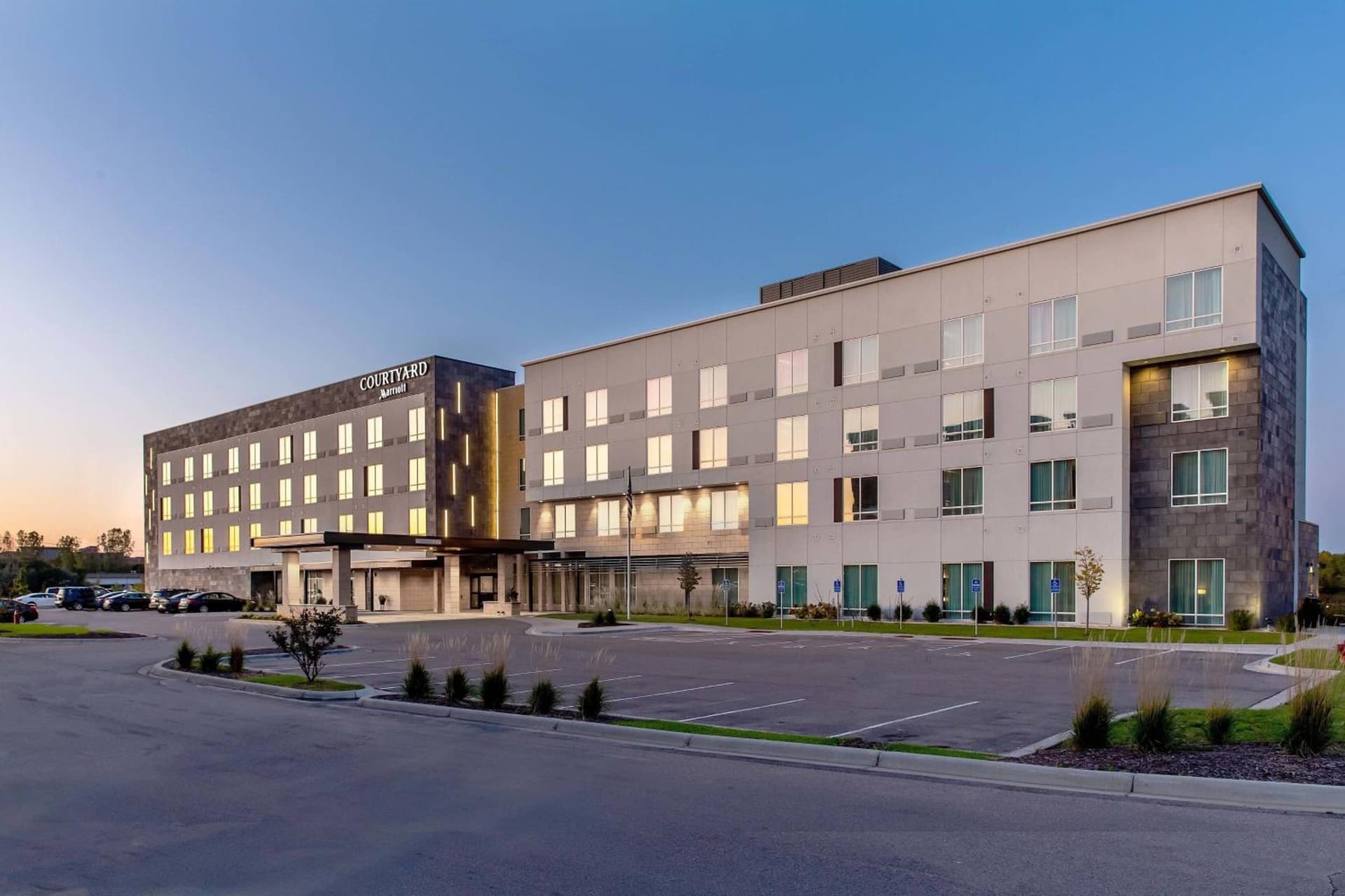 Courtyard by Marriott St Paul Woodbury interior in Woodbury, MN — gallery photo 2