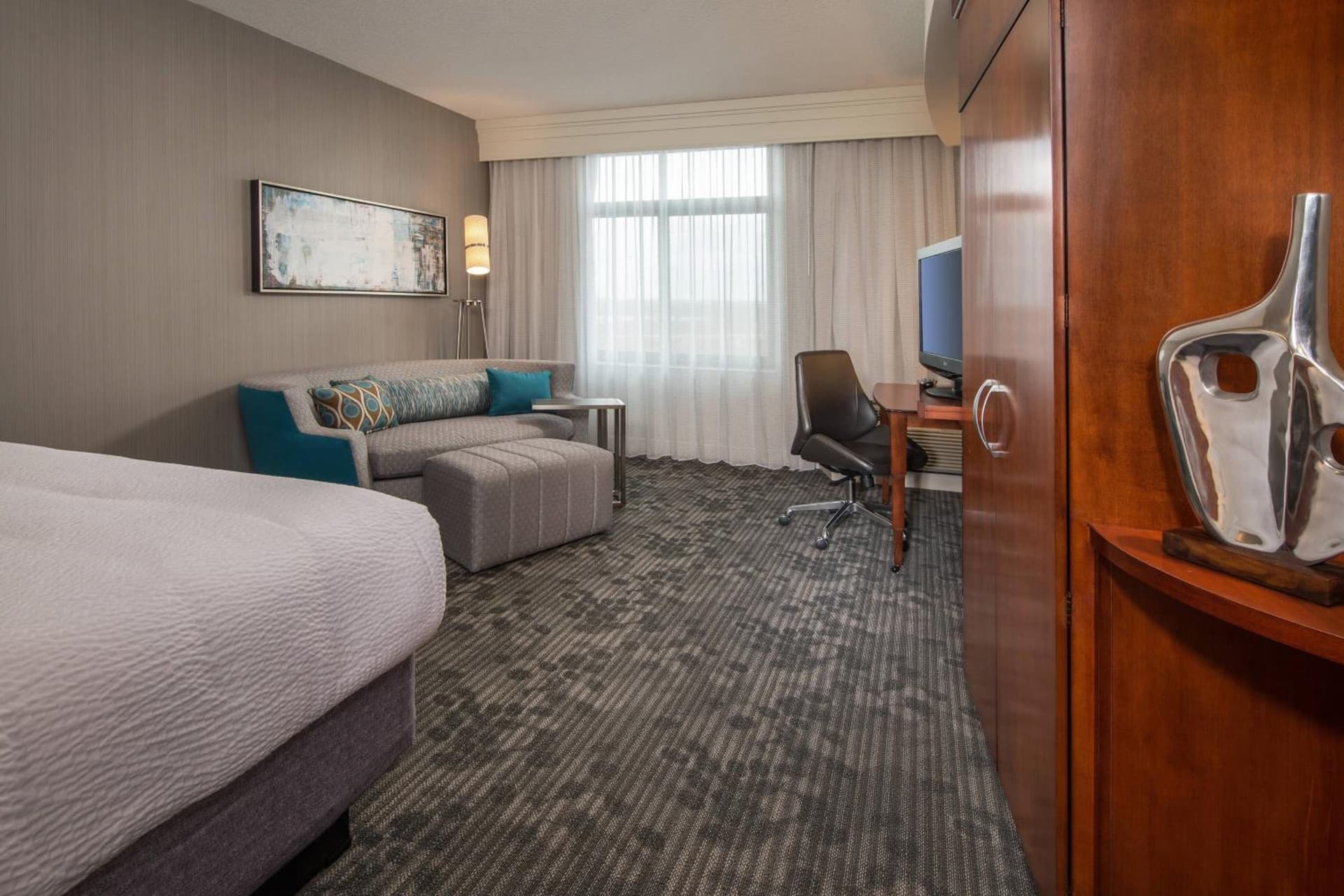 Courtyard by Marriott Gaithersburg Washingtonian Center property views in Gaithersburg, MD — gallery photo 3