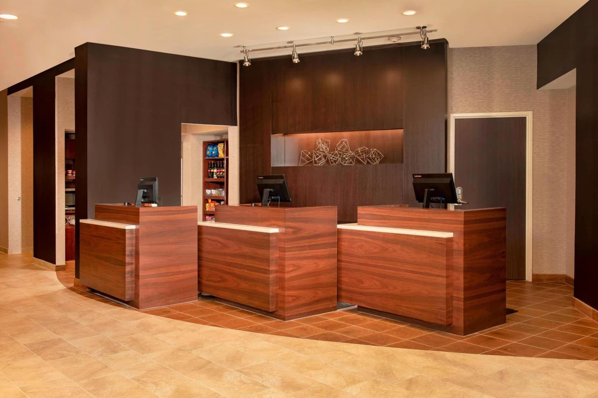 Courtyard by Marriott Gaithersburg Washingtonian Center interior in Gaithersburg, MD — gallery photo 2