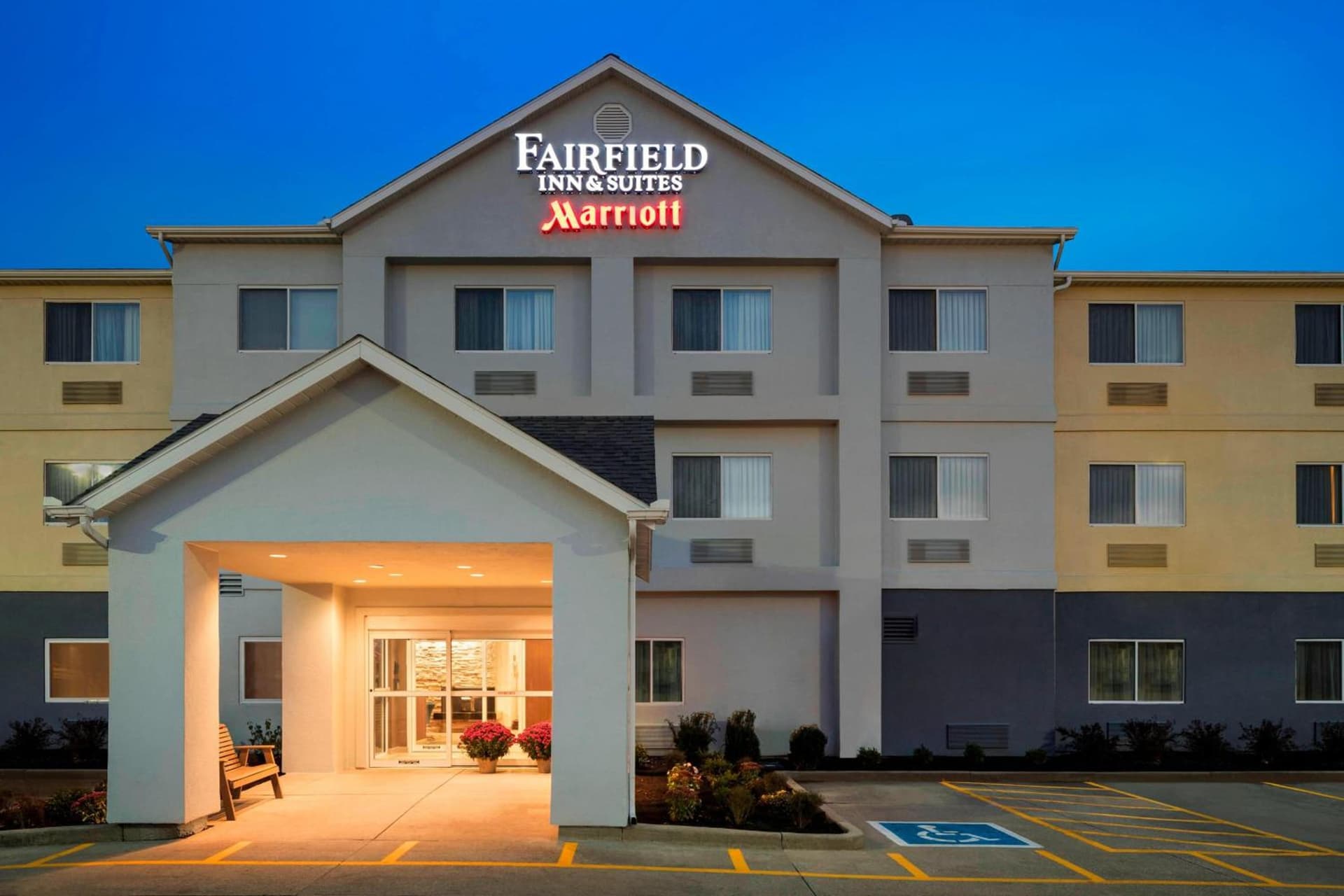 Fairfield Inn & Suites Lima interior in Lima, OH — gallery photo 2