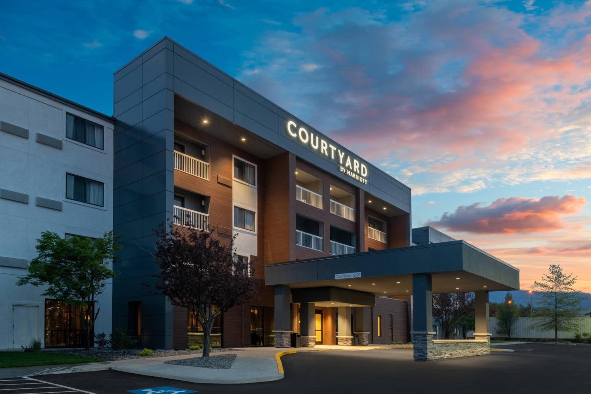 Courtyard by Marriott Reno interior in Reno, NV — gallery photo 2