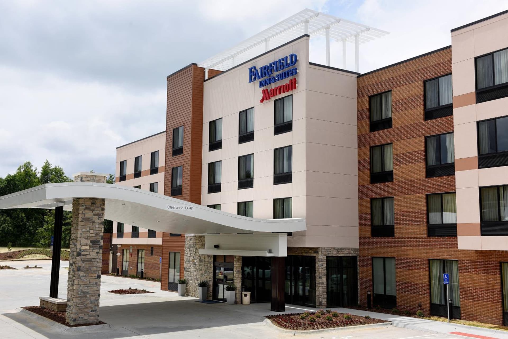 Fairfield Inn & Suites by Marriott Omaha West interior in Omaha, NE — gallery photo 2