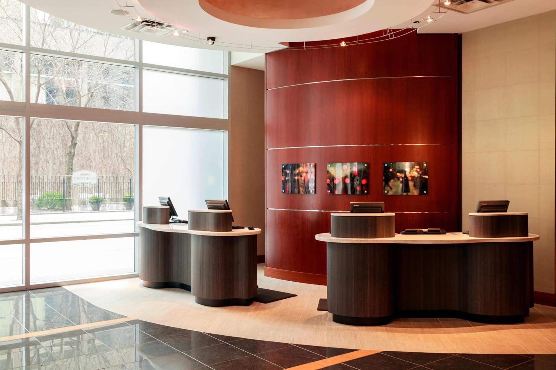 Courtyard Chicago Downtown/Magnificent Mile interior in Chicago, IL — gallery photo 2