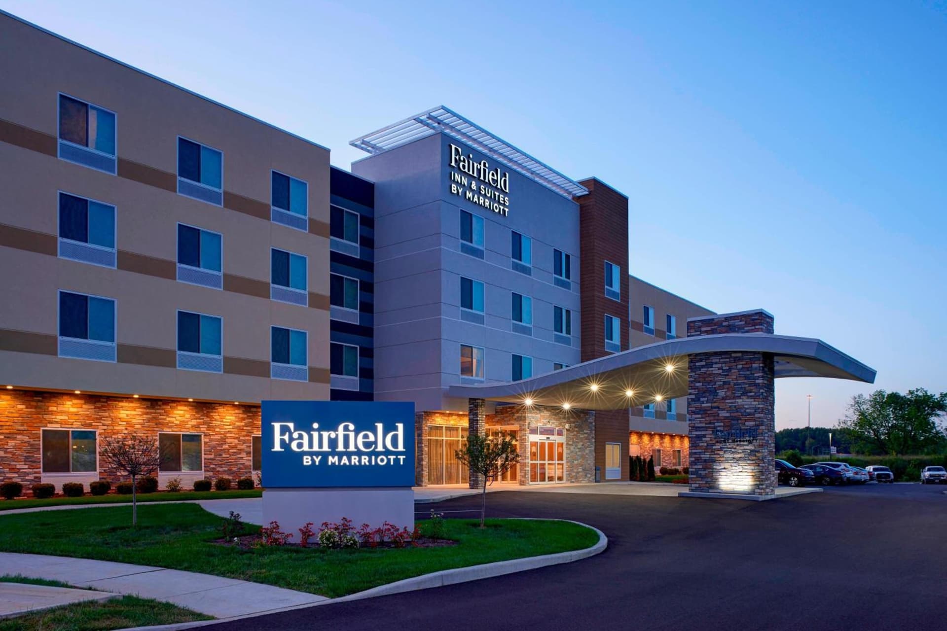 Fairfield Inn & Suites by Marriott Columbus, IN interior in Columbus, IN — gallery photo 2