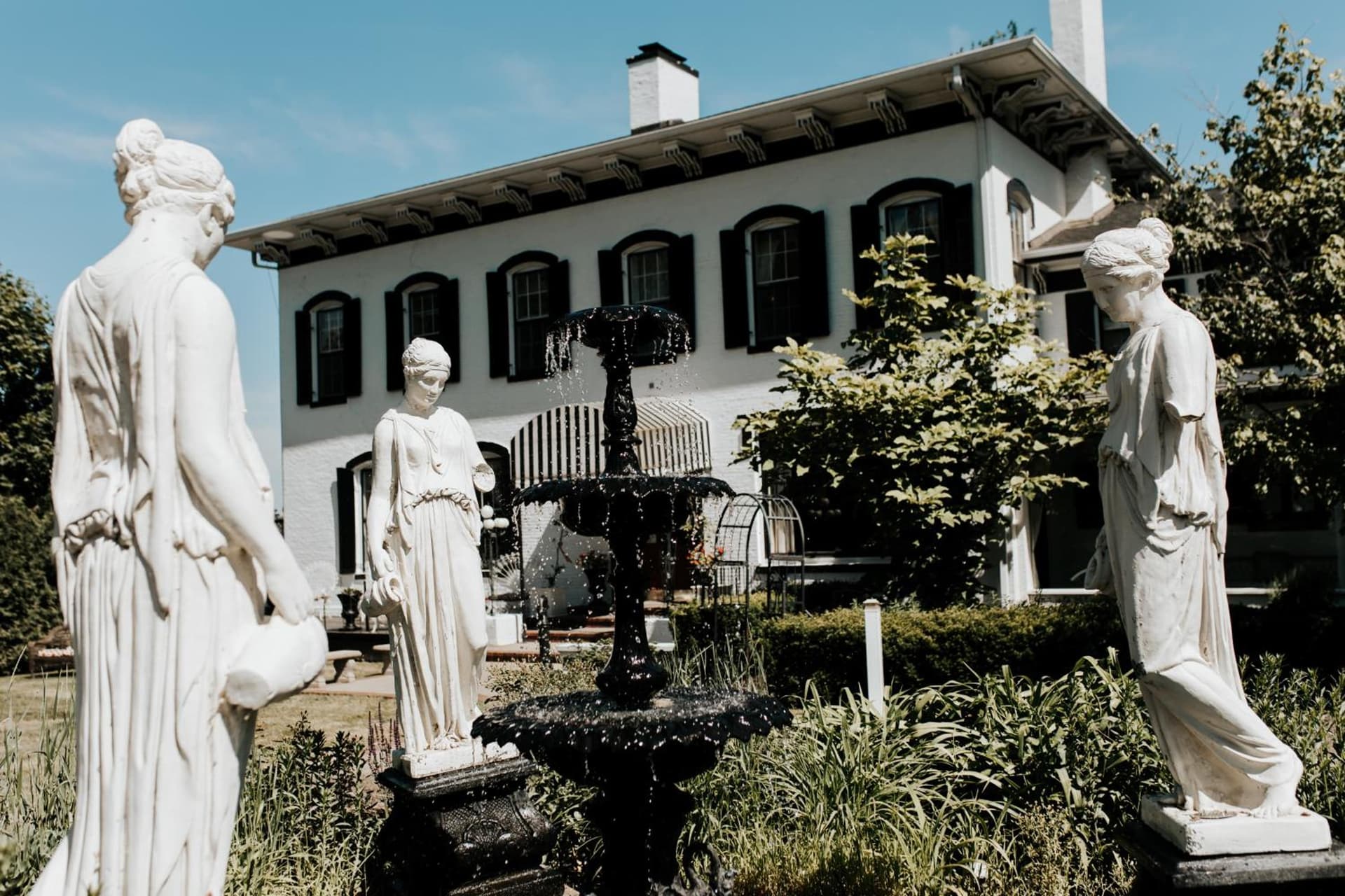 Maxwell Mansion Hotel exterior or lobby in Lake Geneva, WI — main listing photo