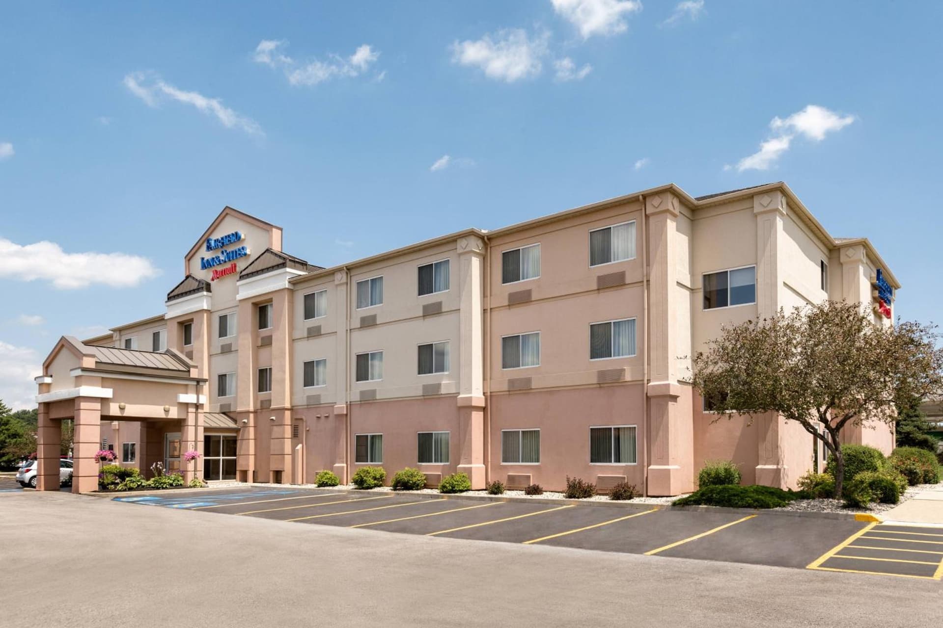 Fairfield Inn & Suites by Marriott Toledo Maumee — hotel in Maumee, Ohio