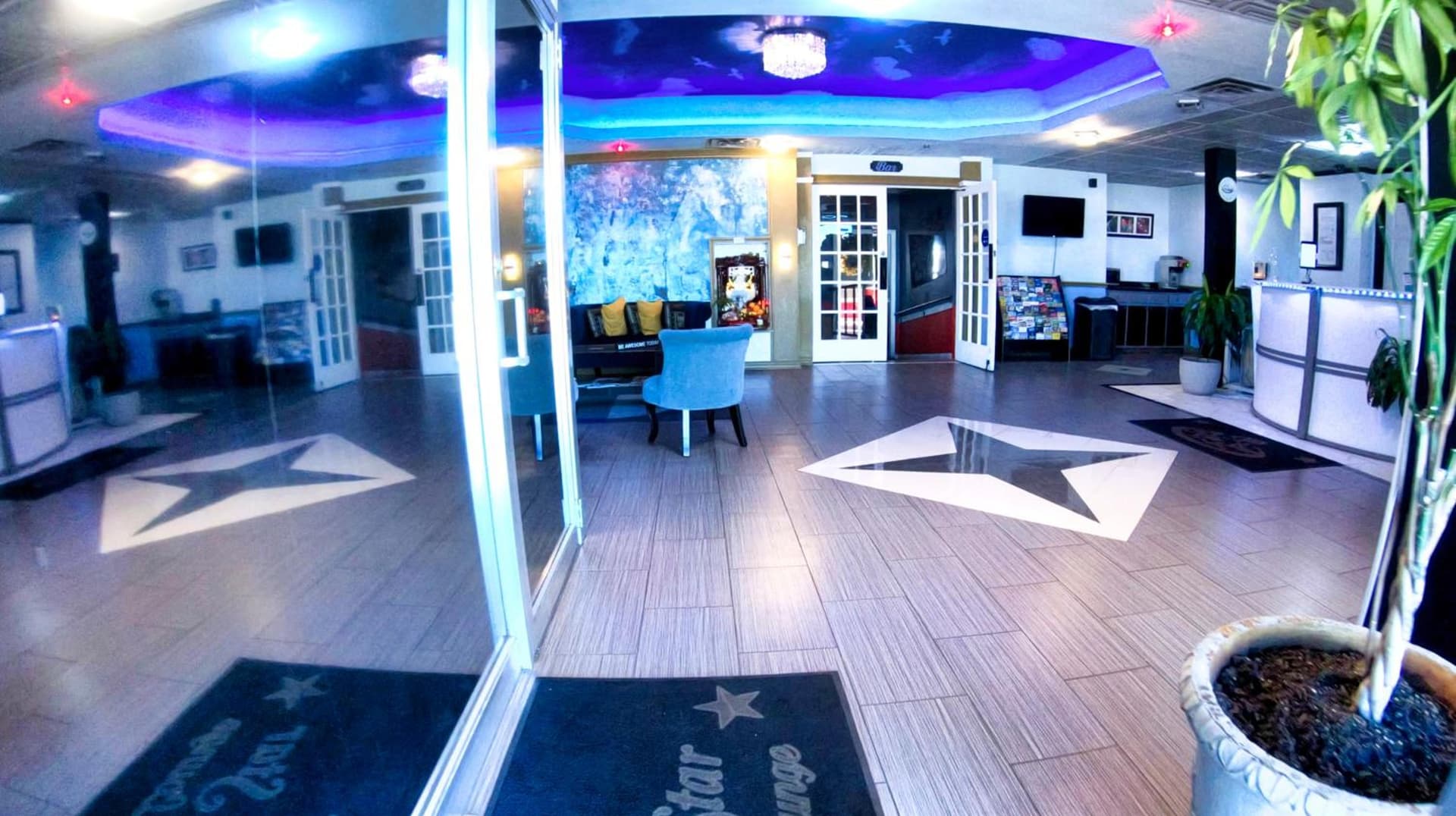 R Nite Star Hotel At Arlington Entertainment District gallery photo in Arlington, TX — image 21