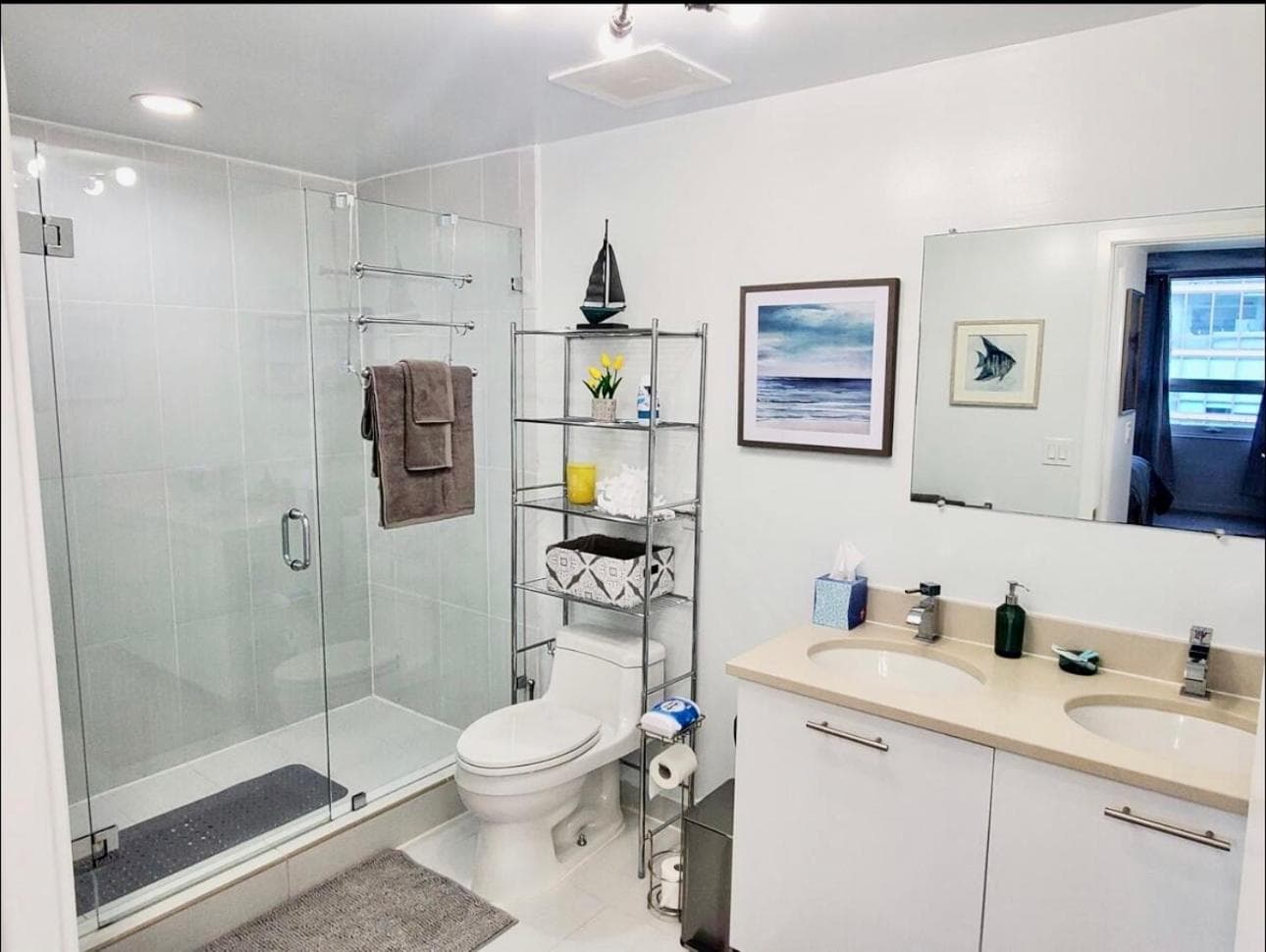 Classy 2BD 2BTH at Midblock with FREE PARKING property views in Miami, FL — gallery photo 3