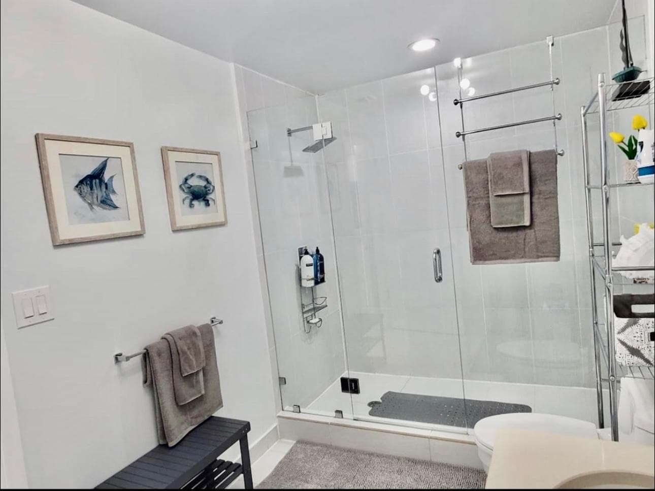 Classy 2BD 2BTH at Midblock with FREE PARKING interior in Miami, FL — gallery photo 2