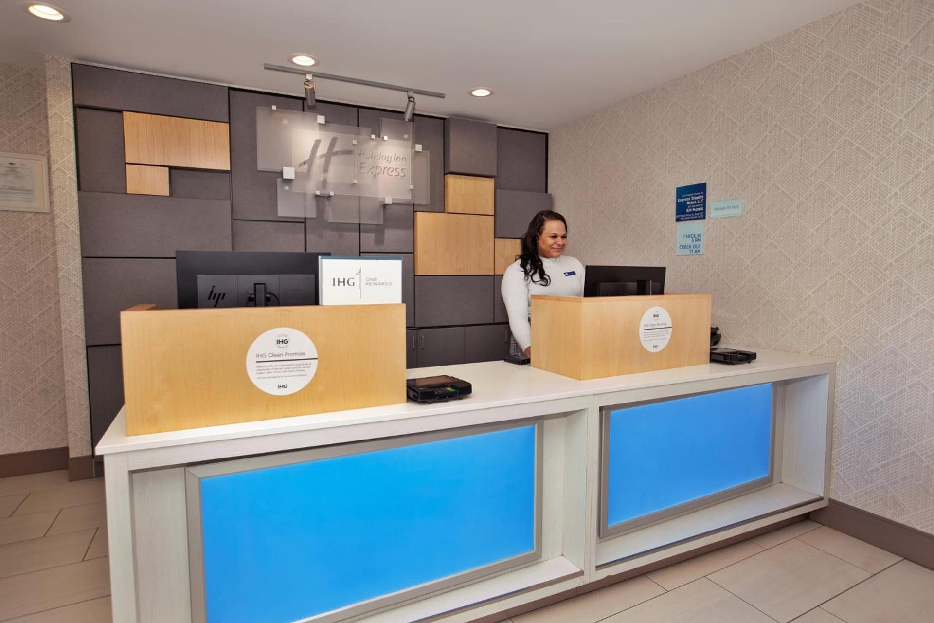Holiday Inn Express Richmond - Midtown by IHG interior in Richmond, VA — gallery photo 2