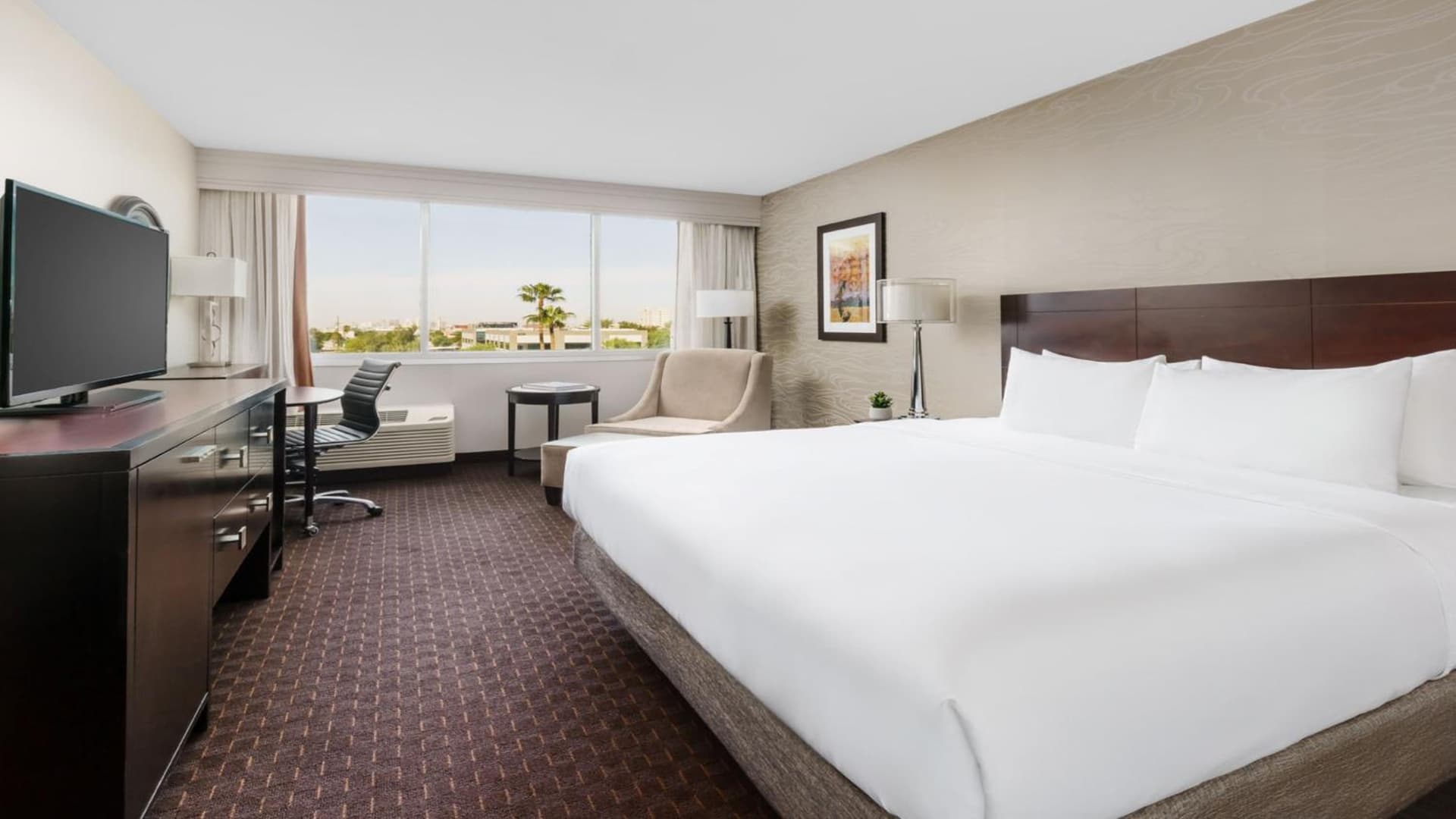 Crowne Plaza Phoenix Airport - PHX by IHG gallery photo in Phoenix, AZ — image 36
