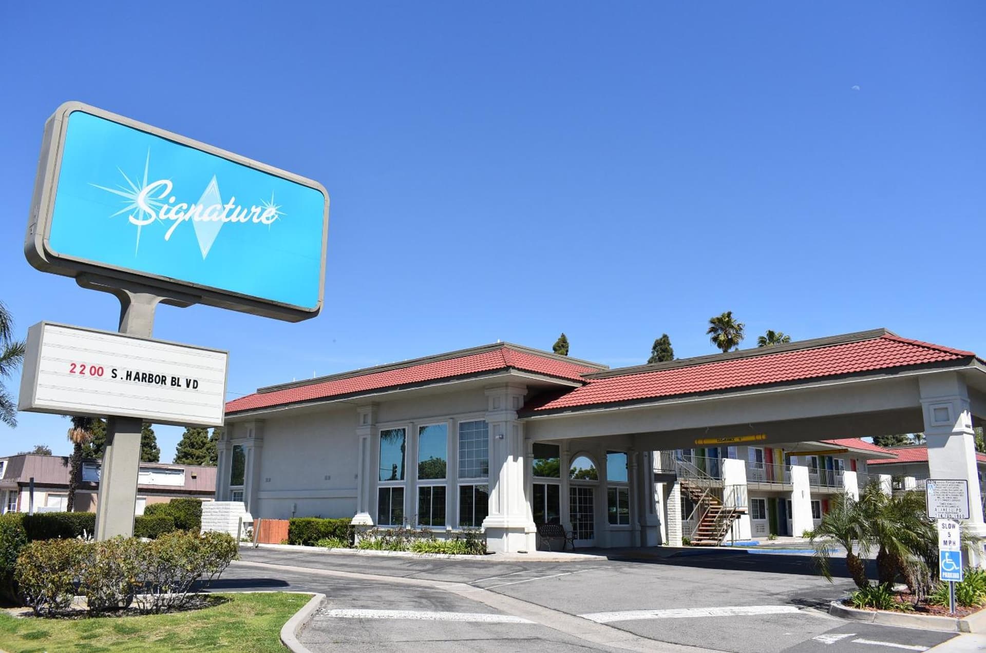 Signature Anaheim Maingate featured exterior or lobby in Anaheim, CA — similar hotel