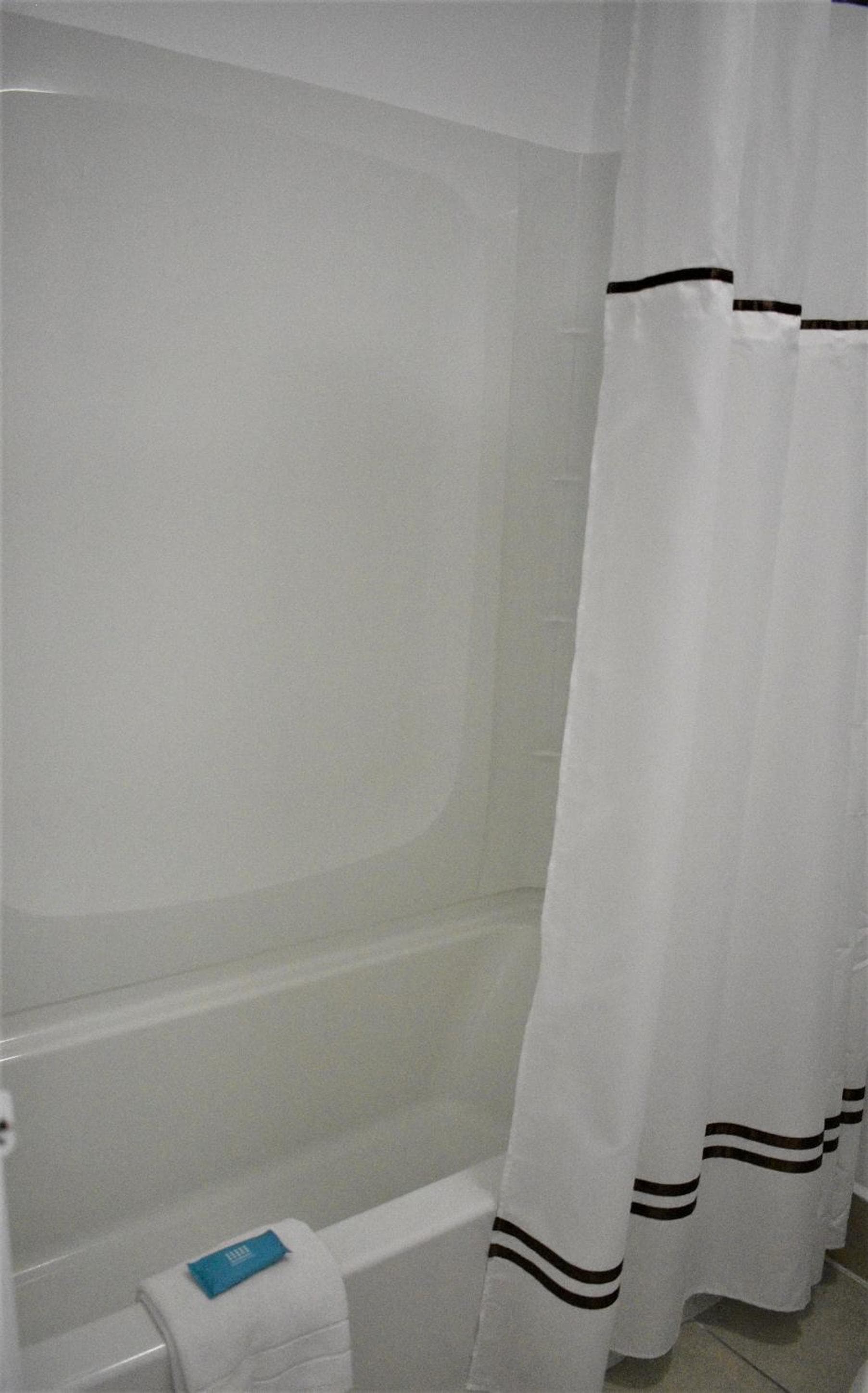 Signature Anaheim Maingate interior in Anaheim, CA — gallery photo 2