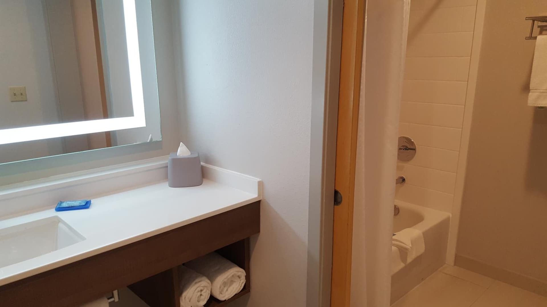 Holiday Inn Express Fremont - Milpitas Central by IHG gallery photo in Fremont, CA — image 7