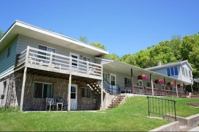 Little Bluff Inn gallery photo in Trempealeau, WI — image 28